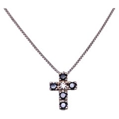 Contemporary 18-Karat Gold White and Black Diamond G VS Cross Pendant and Chain