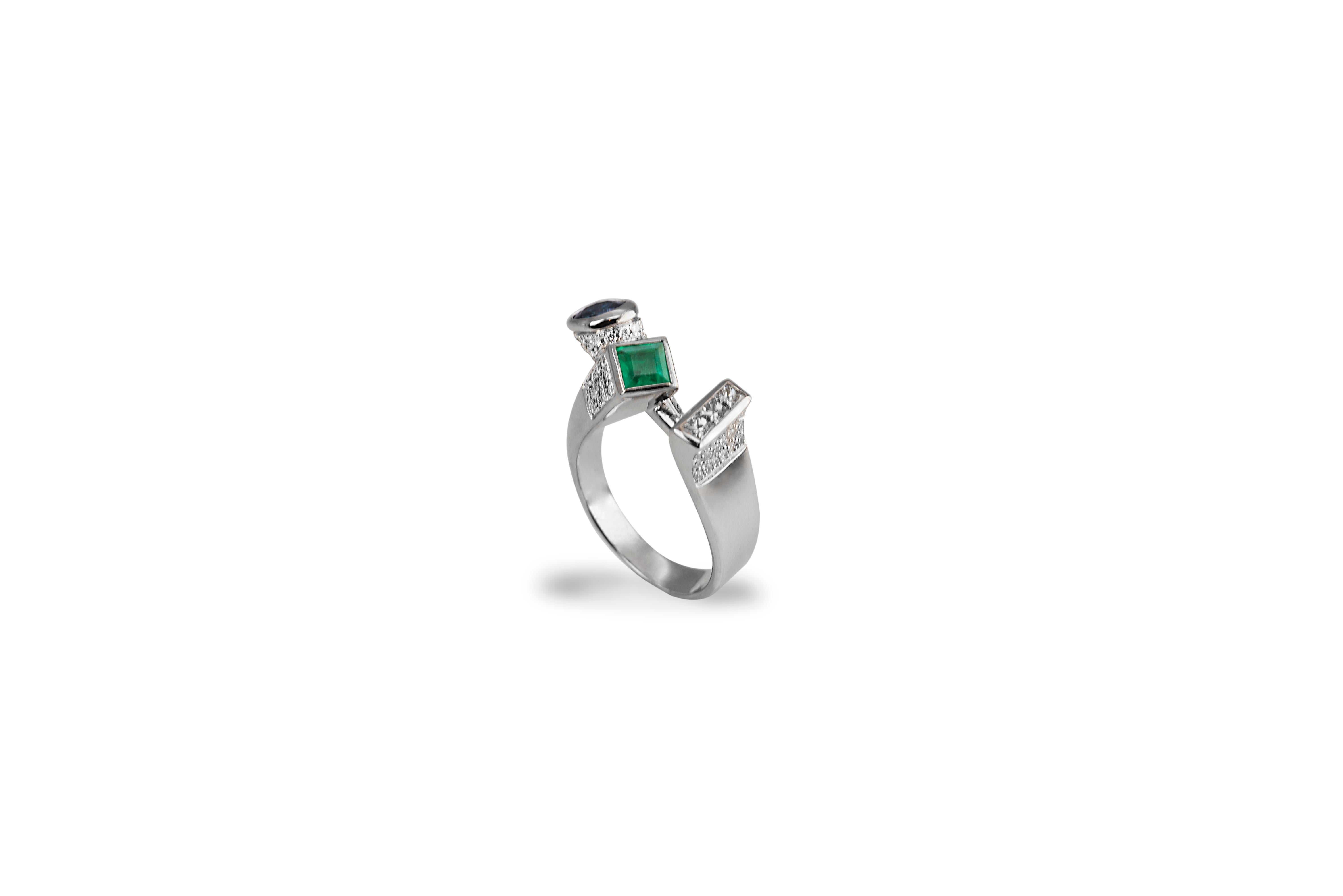 Emerald Cut Contemporary 18 Karat White Gold 1.12 Karat Diamond Sapphire Emerald Design Ring For Sale