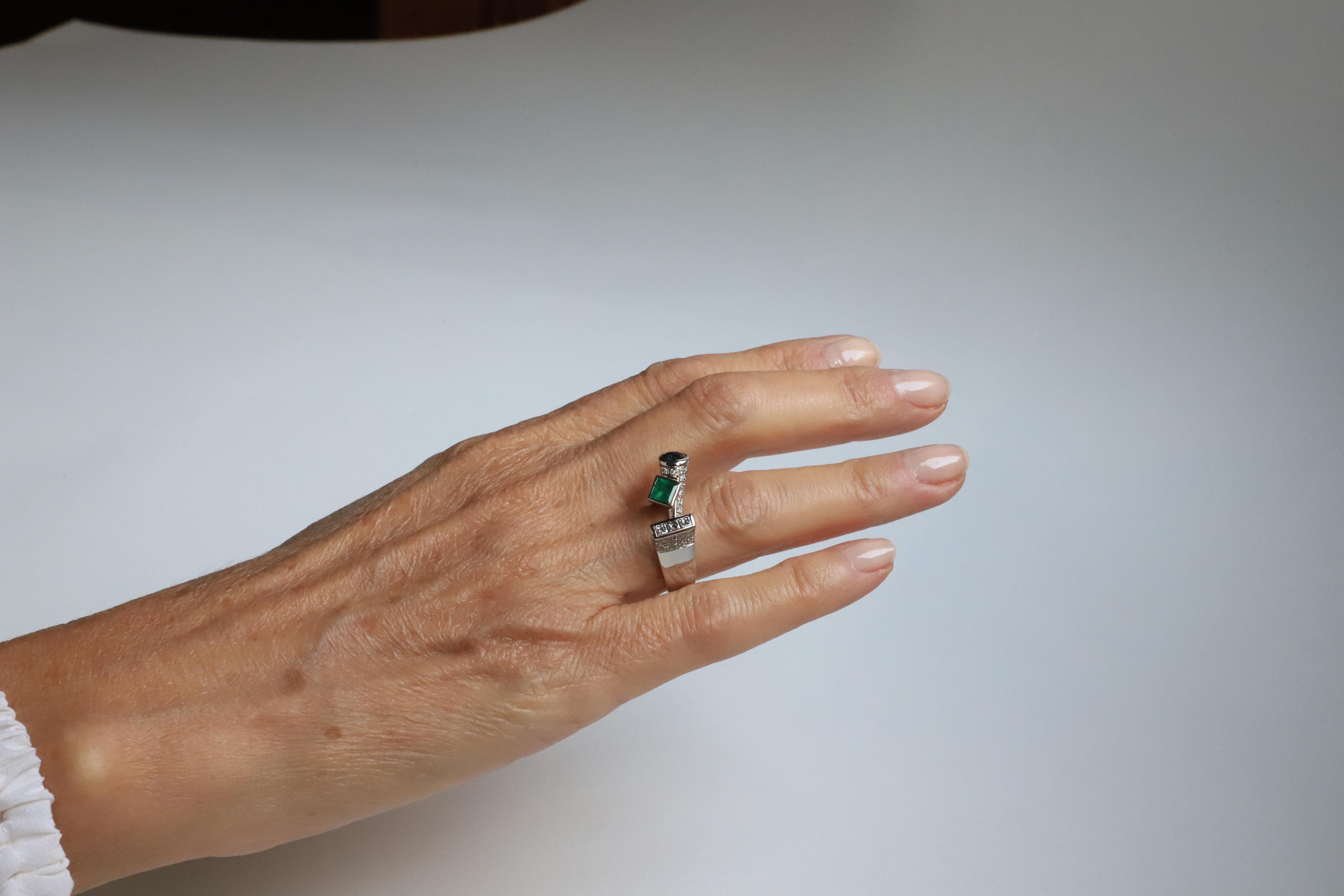 Women's Contemporary 18 Karat White Gold 1.12 Karat Diamond Sapphire Emerald Design Ring For Sale