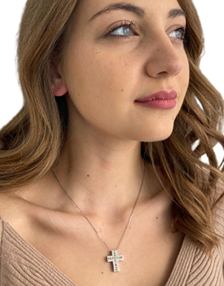 Contemporary 18Karat White Gold Diamond F/G VVS Cross Pendant and