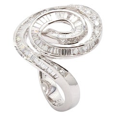Contemporary 18 Karat White Gold Diamond Ring with Baguettes Diamonds
