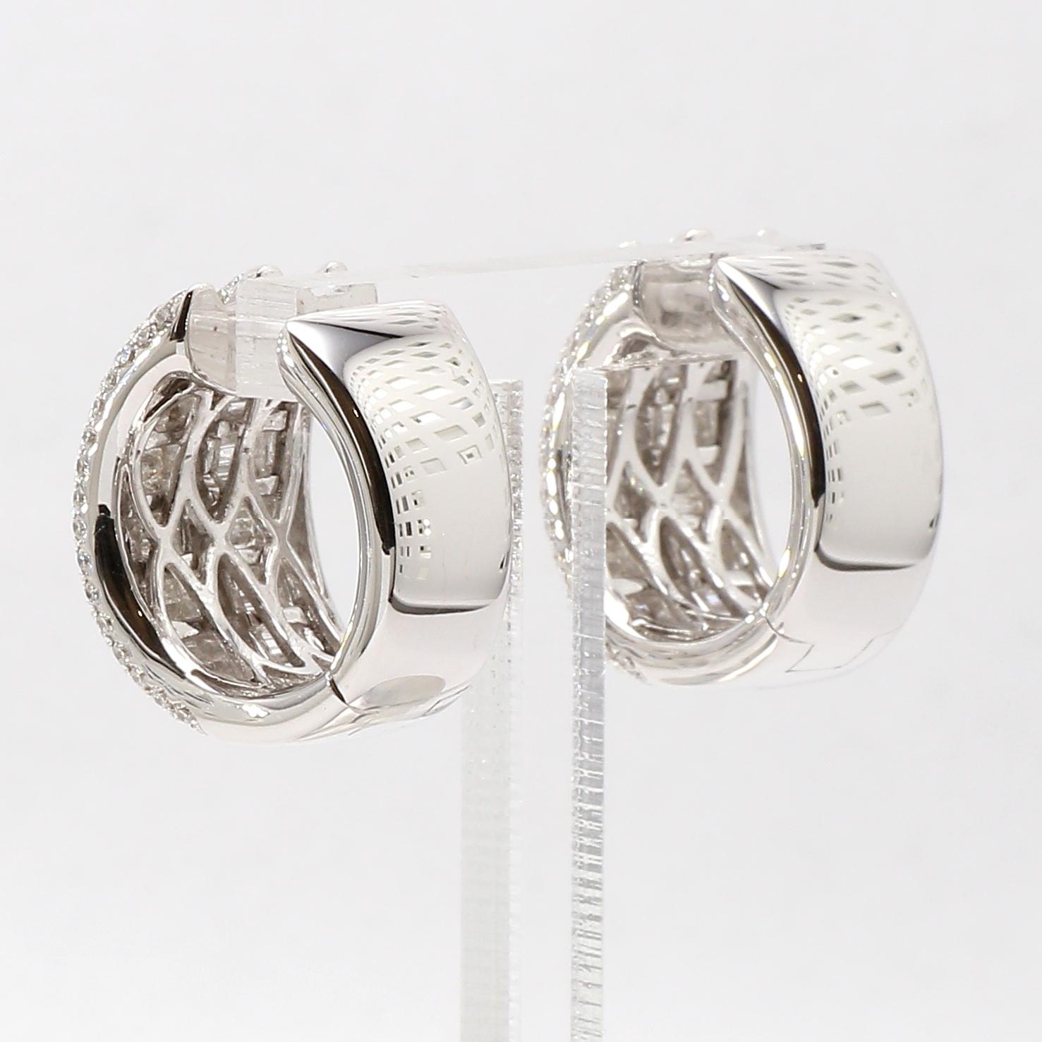 Contemporary 18 Karat White Gold Pave Diamond Hoop Style Earrings In New Condition For Sale In New York, NY