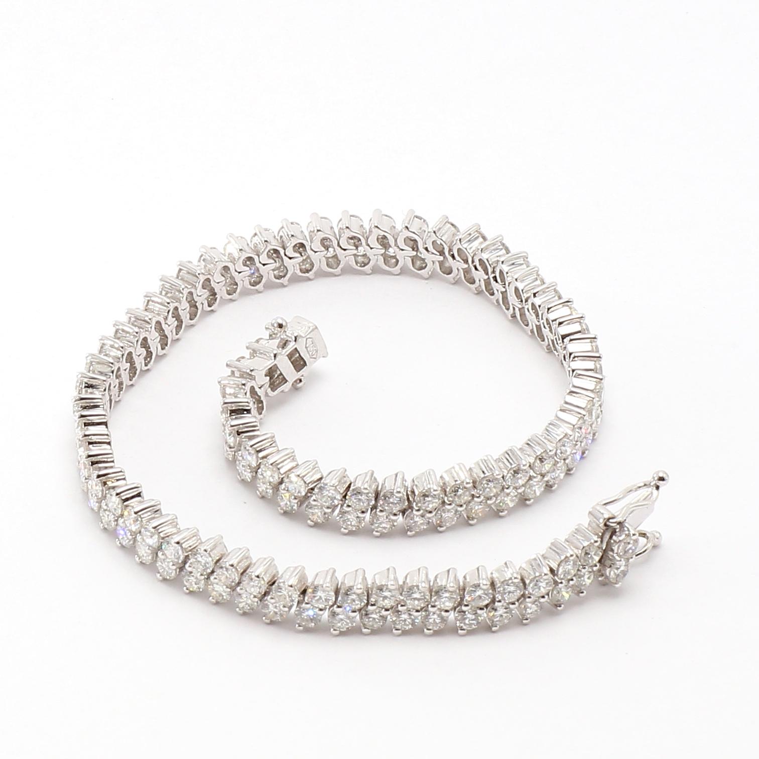 Contemporary 18 Karat White Gold White Diamond Two Rows Bracelet In New Condition For Sale In New York, NY
