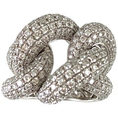 Contemporary 18 Karat White Gold with Diamonds Ring