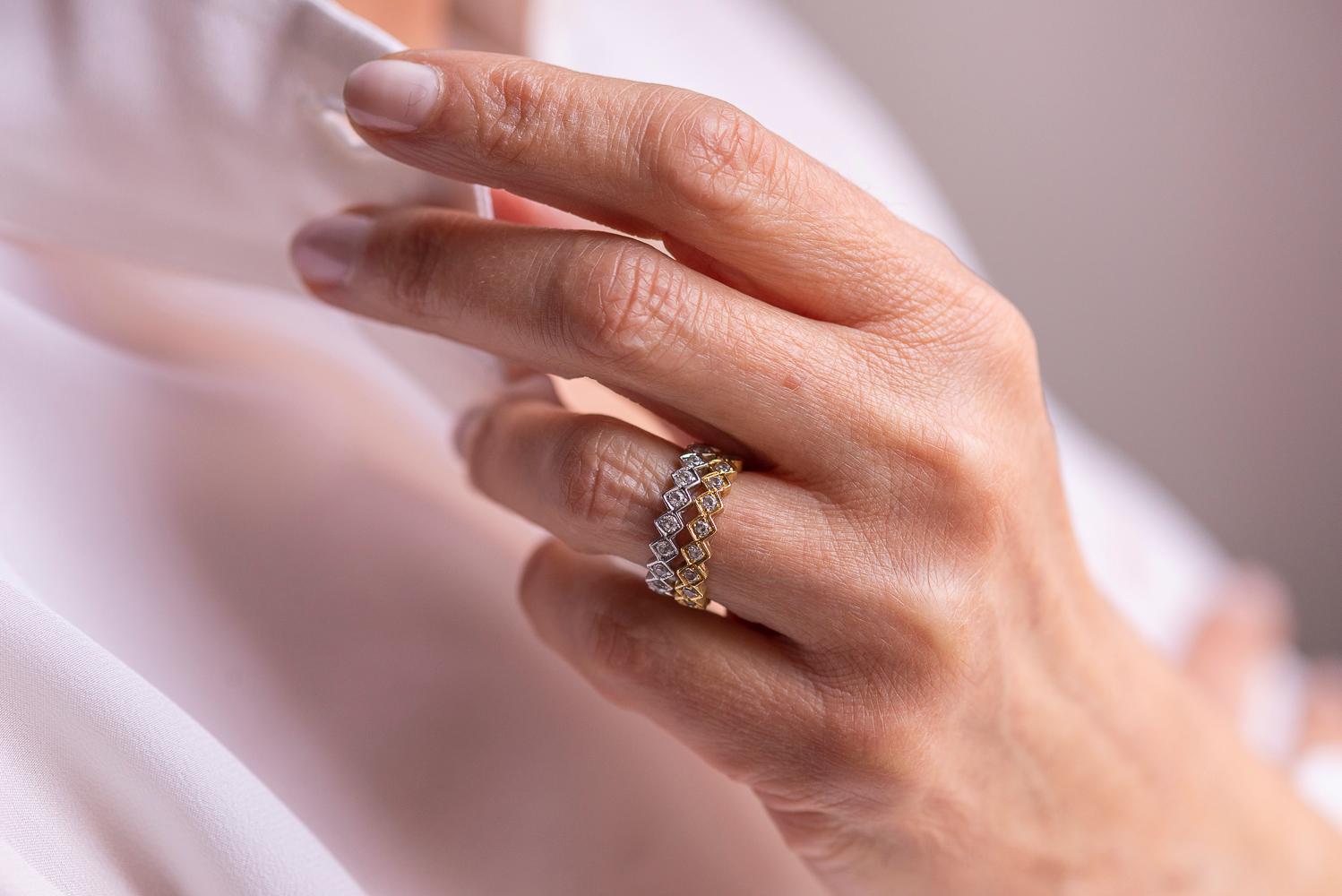  0.80 Carat White Diamonds 18 Karat Yellow Gold Contemporary Unisex Design Ring For Sale 7