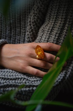 Contemporary 18 Karat Yellow Gold Amber Cocktail Ring