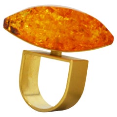 Contemporary 18 Karat Yellow Gold Amber Cocktail Ring