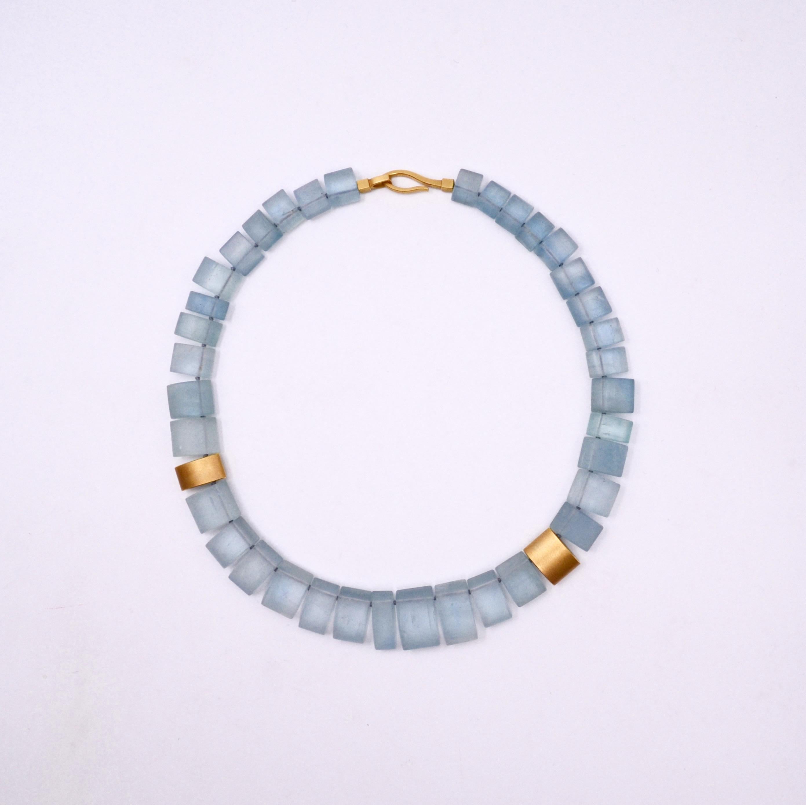 Cabochon Contemporary 18 Karat Yellow Gold Aquamarine Colliers For Sale