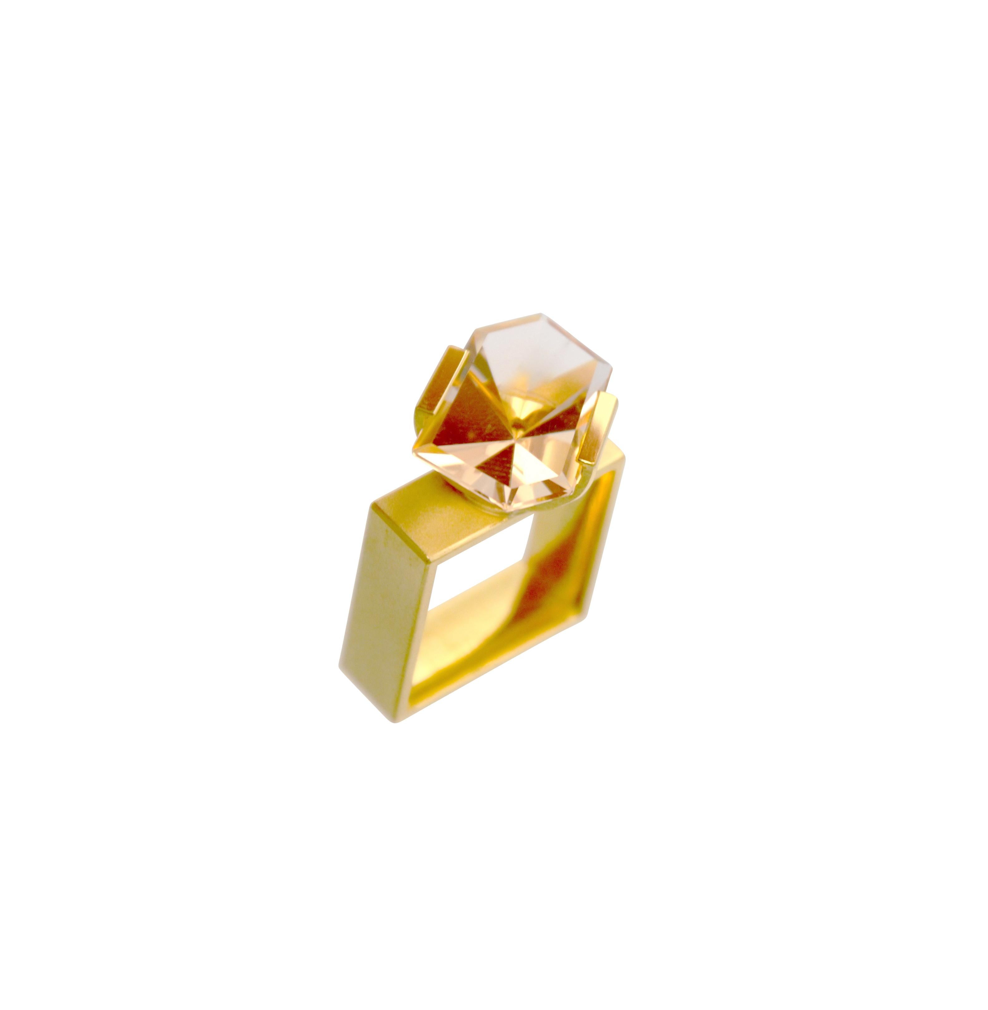 Contemporary 18 Karat Yellow Gold Citrine Cocktail Ring For Sale 1