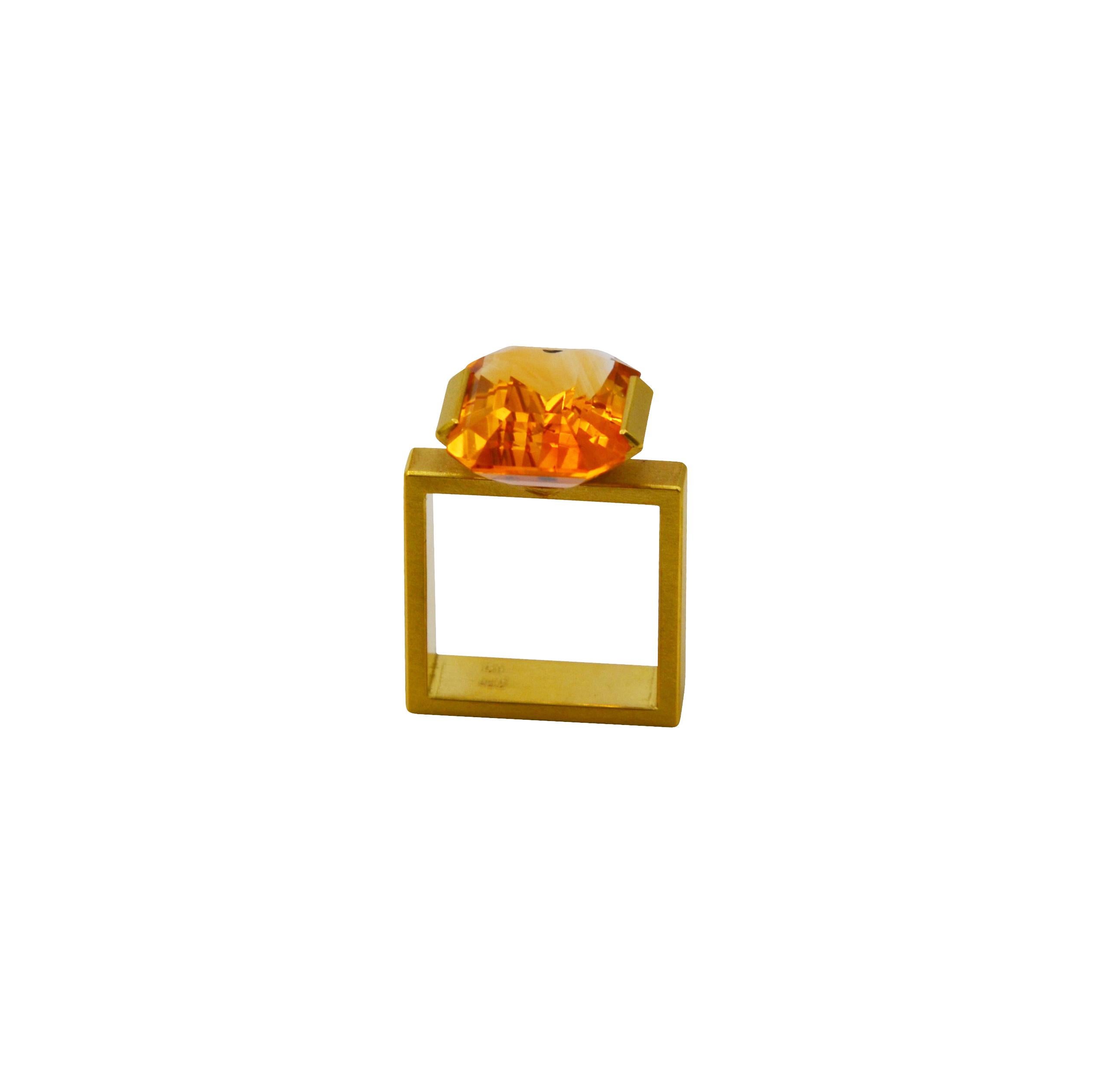 Contemporary 18 Karat Yellow Gold Citrine Cocktail Ring For Sale 4