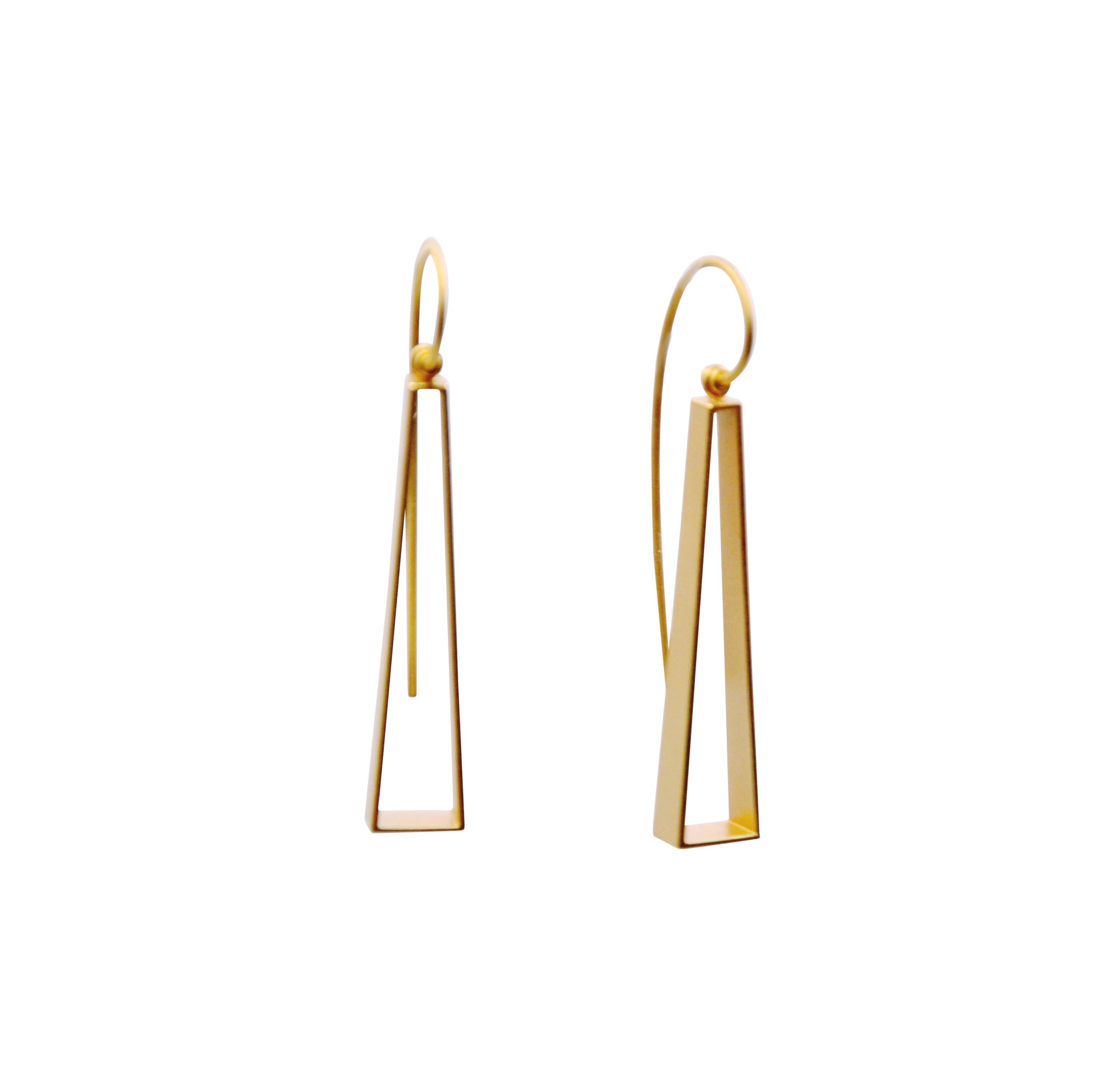 Contemporary 18 Karat Yellow Gold Earrings For Sale 1