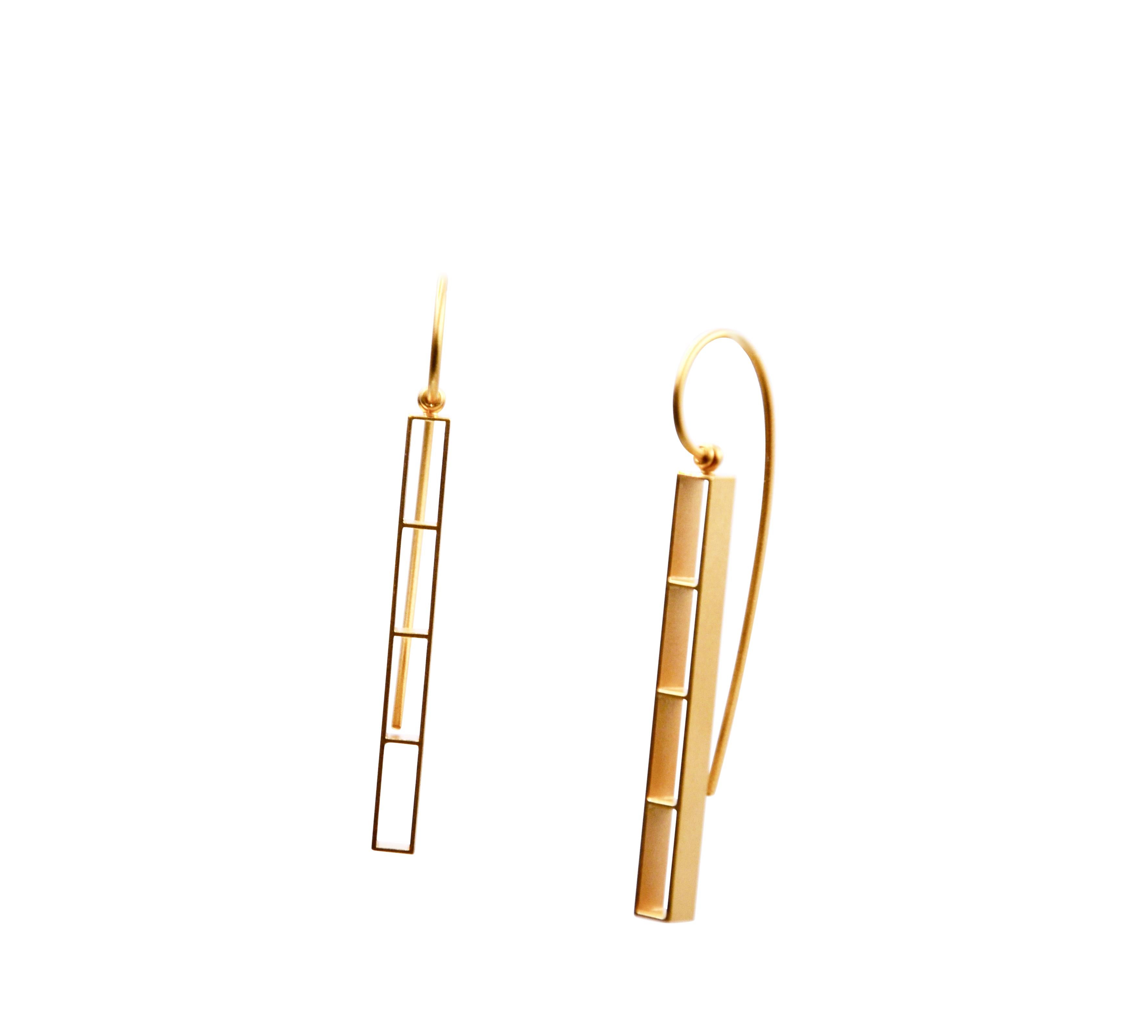 Contemporary 18 Karat Yellow Gold Earrings For Sale 3