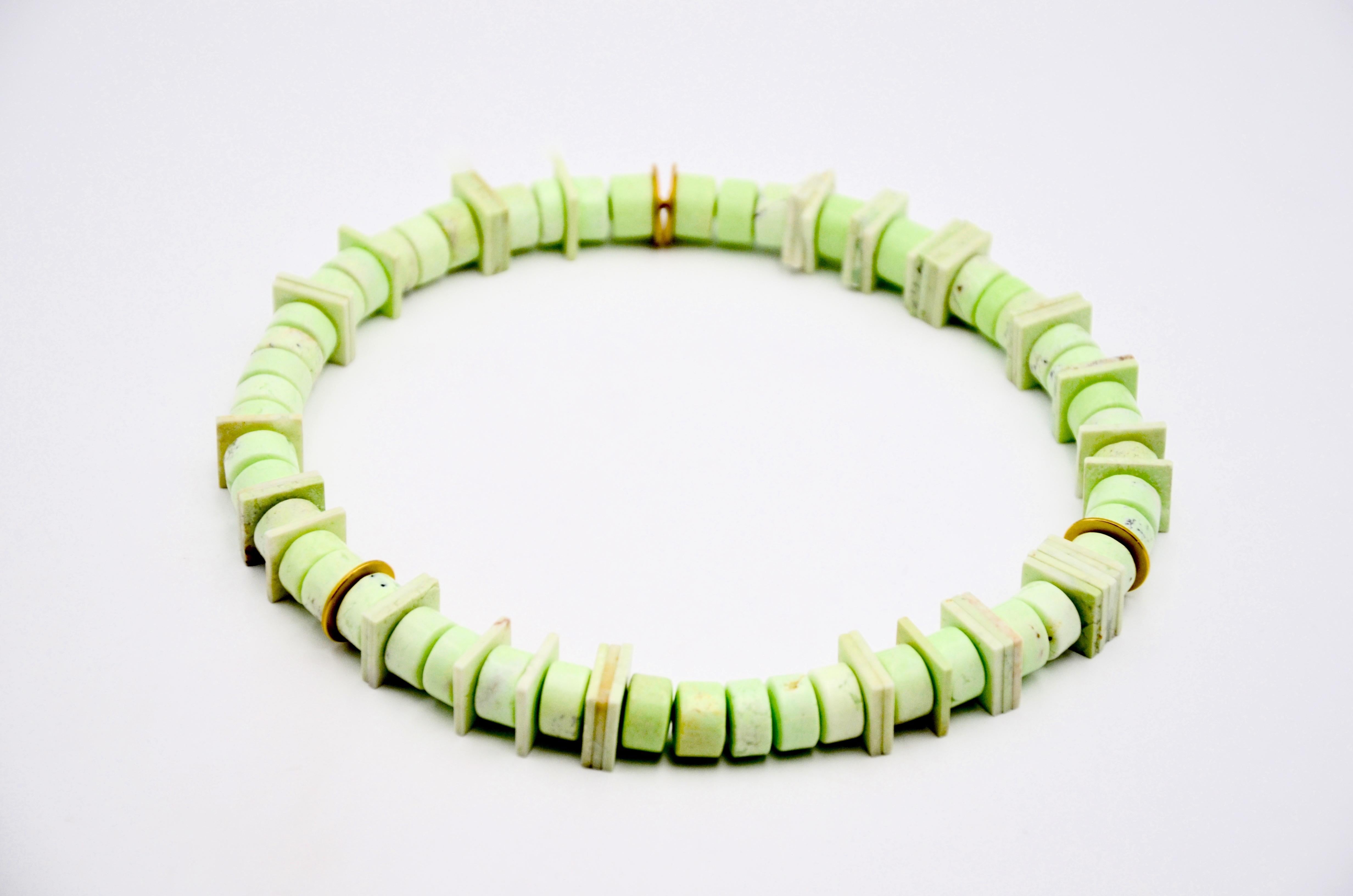 Contemporary 18 karat Yellow Gold Lemon Chrysoprase Colliers

Minimalist, modern, elegant - handcrafted in our atelier, designed by Arno Schneider.
A necklace with a colorful gemstone, a one-of-a- kind fine jewelry piece.