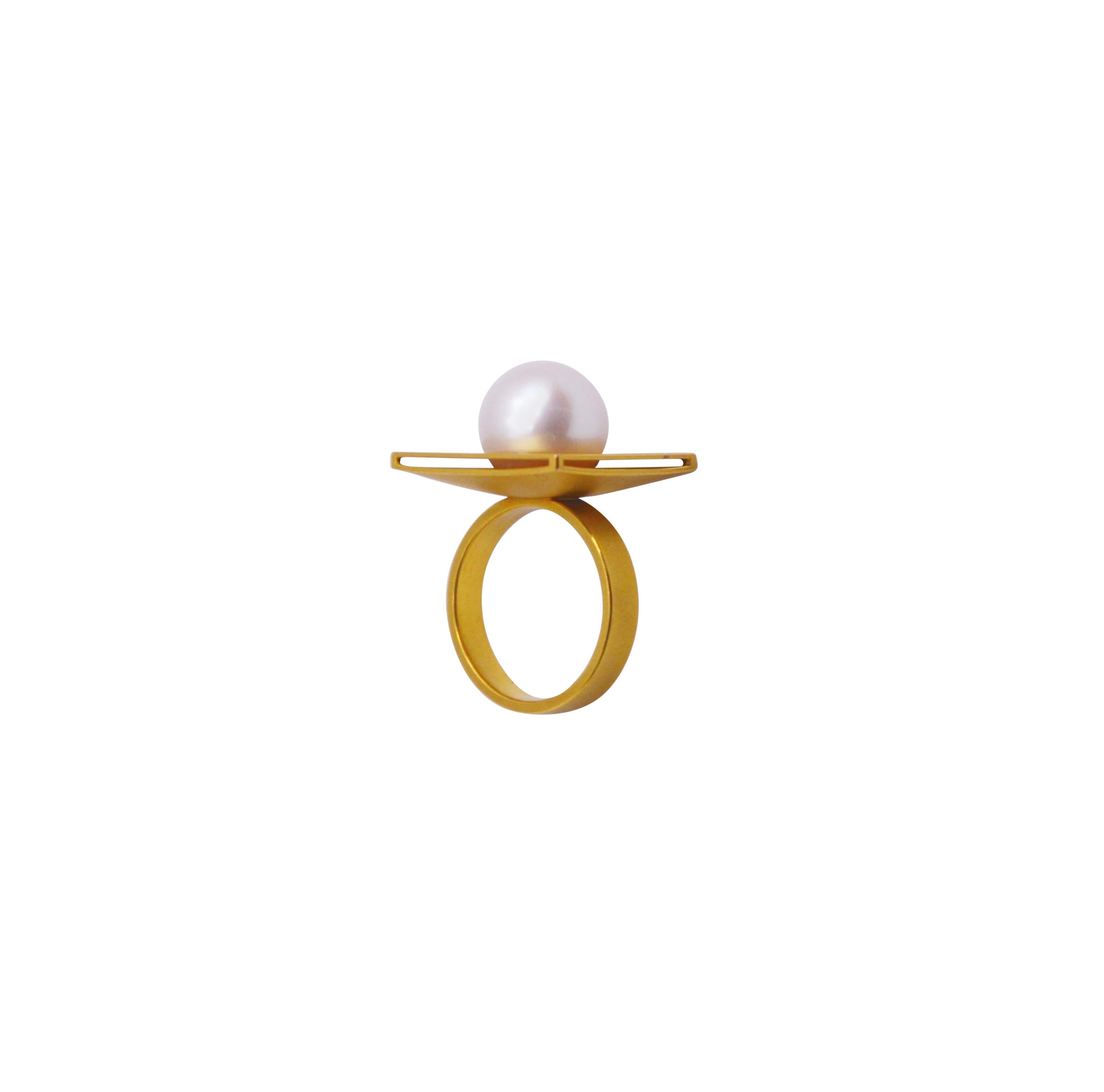 Bague cocktail contemporaine en or jaune 18 carats et perles Neuf - En vente à Schwaz, Tirol
