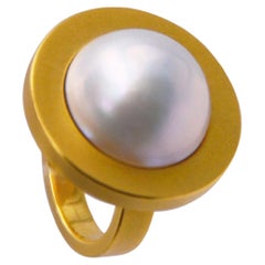Contemporary 18 Karat Yellow Gold Pearl Cocktail Ring