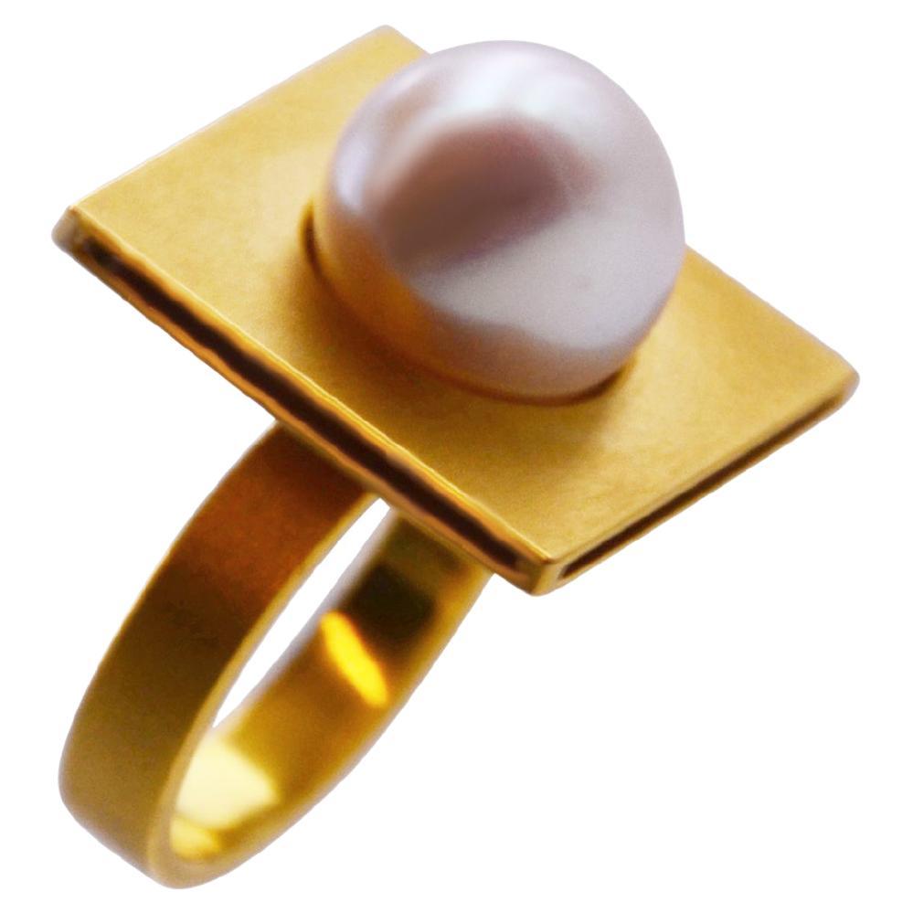 Bague cocktail contemporaine en or jaune 18 carats et perles