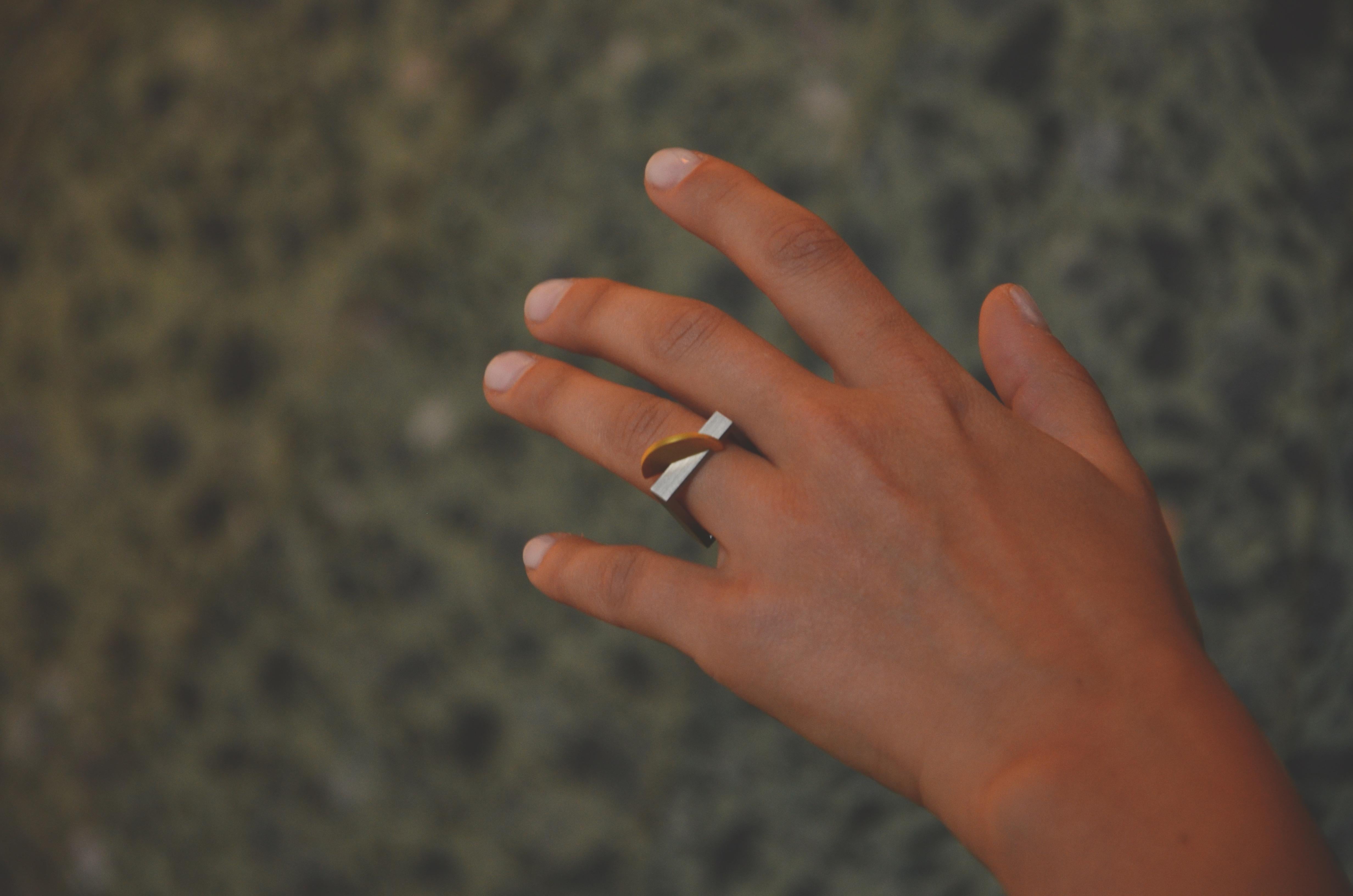 Contemporary 18 Karat Yellow Gold Platinum Ring In New Condition For Sale In Schwaz, Tirol