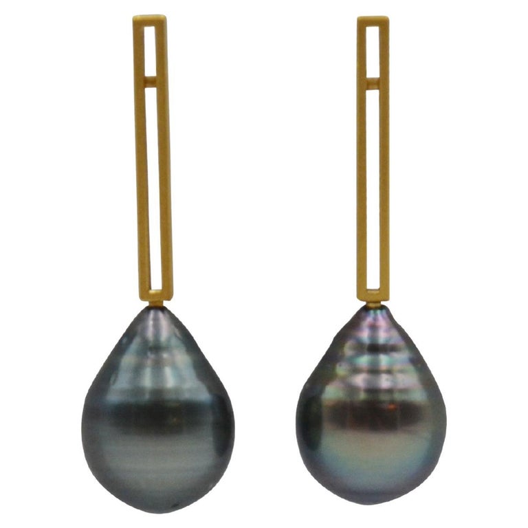 Contemporary 18-Karat Yellow Gold and Tahitian Pearl Earrings