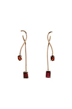 Zeitgenössische Ohrringe aus 18 Karat Roségold mit rotem Granat-Design