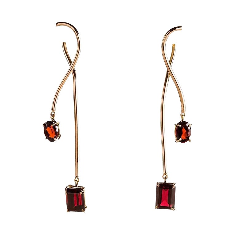 Zeitgenössische Ohrringe aus 18 Karat Roségold mit rotem Granat-Design