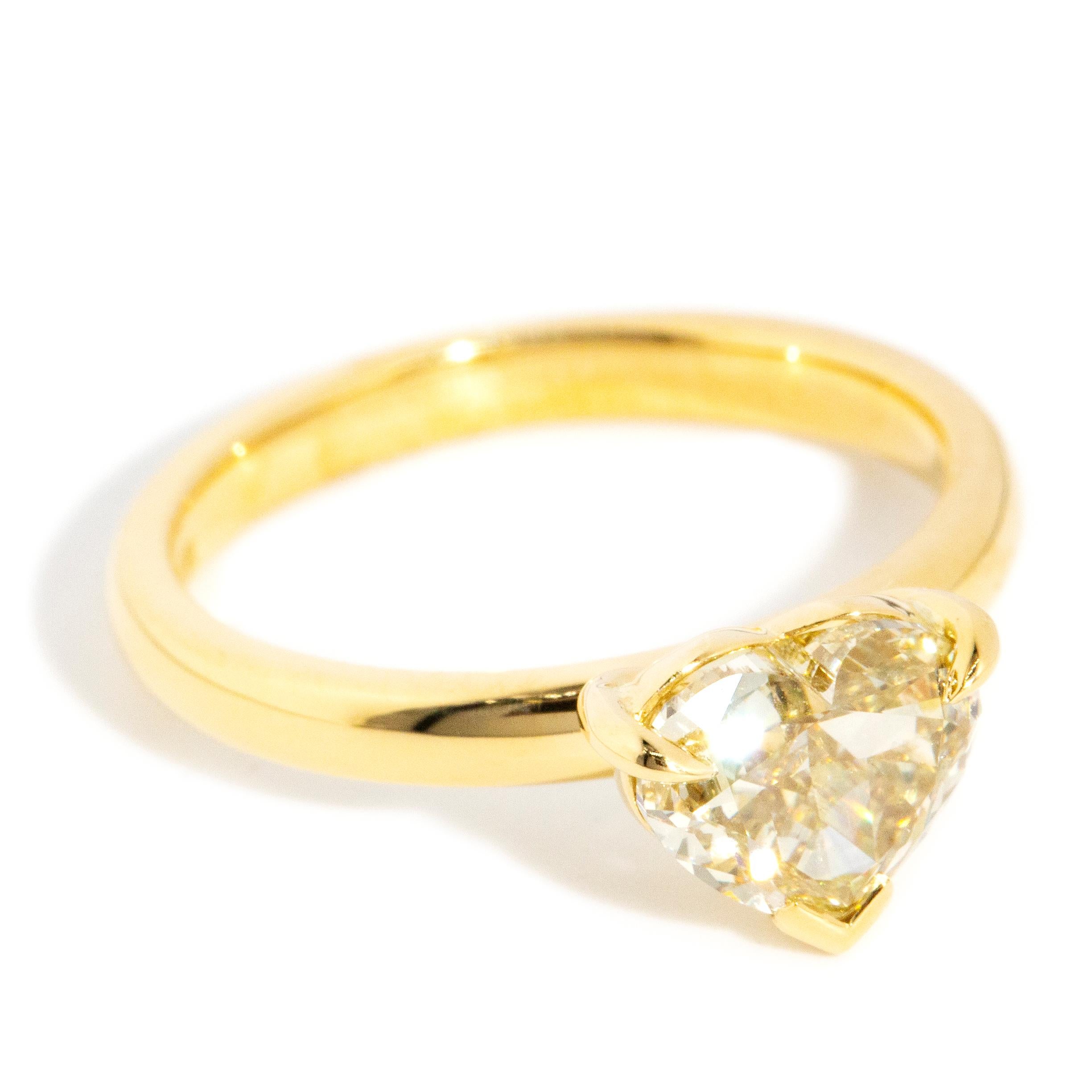 Contemporary 1.80 Carat Light Fancy Yellow Heart Cut Diamond Ring 18 Carat Gold In New Condition For Sale In Hamilton, AU