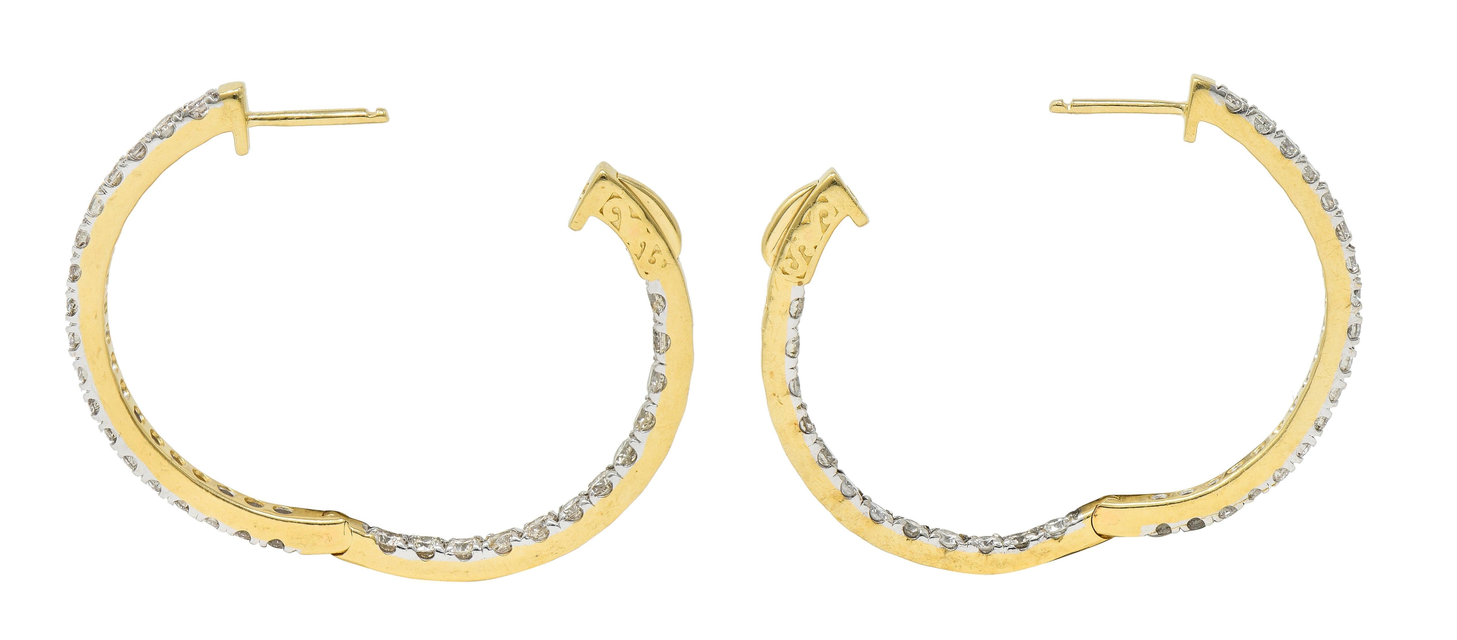 Orecchini a cerchio contemporanei in oro 14 carati con diamante da 1,80 CTW e interno esterno da 34 mm In condizioni ottime in vendita a Philadelphia, PA