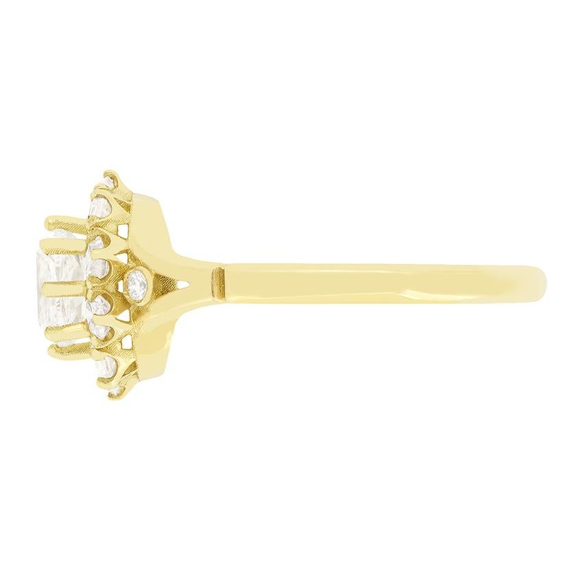 Zeitgenössischer 1.80ct Diamant-Cluster-Ring (Kissenschliff) im Angebot