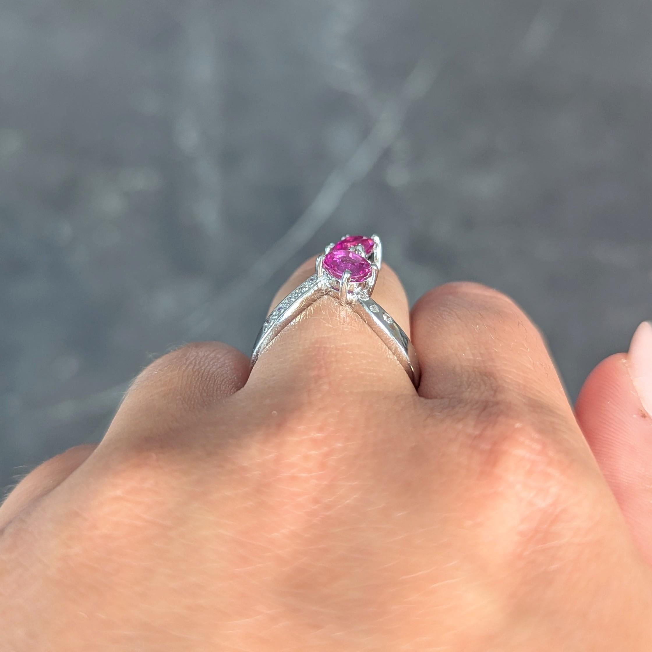 Anillo Bypass Contemporáneo de Oro de 18 K con Diamante Zafiro Rosa de Madagascar de 1,85 quilates GIA en venta 8