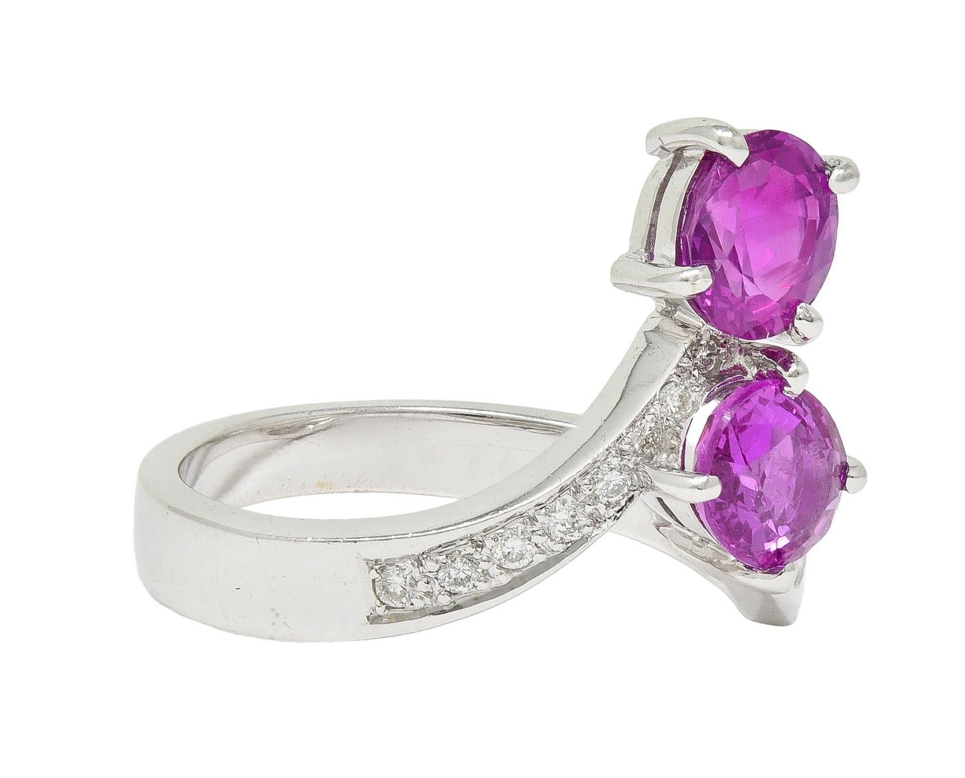 Anillo Bypass Contemporáneo de Oro de 18 K con Diamante Zafiro Rosa de Madagascar de 1,85 quilates GIA Corte brillante en venta