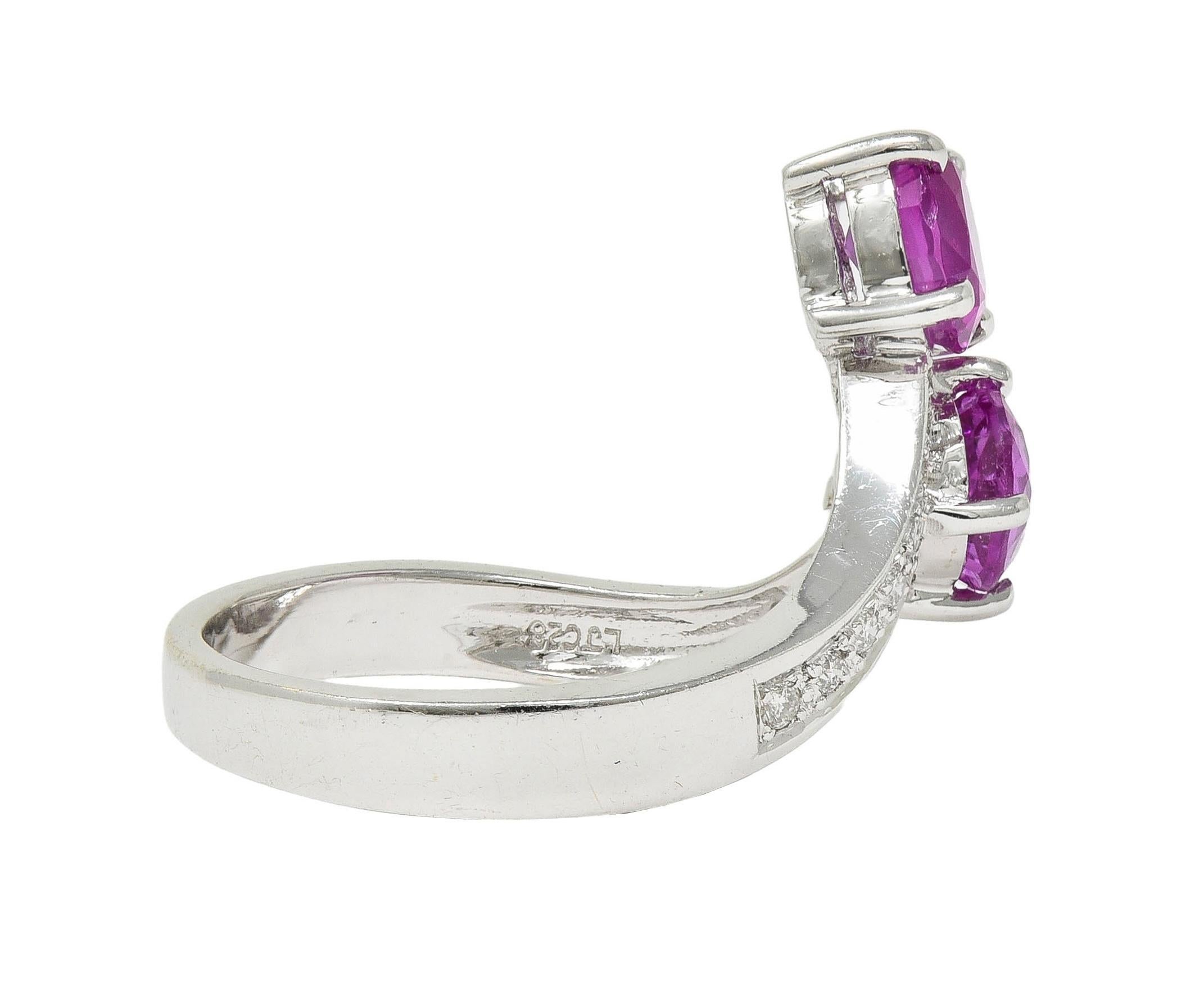 Anillo Bypass Contemporáneo de Oro de 18 K con Diamante Zafiro Rosa de Madagascar de 1,85 quilates GIA en Excelente estado para la venta en Philadelphia, PA