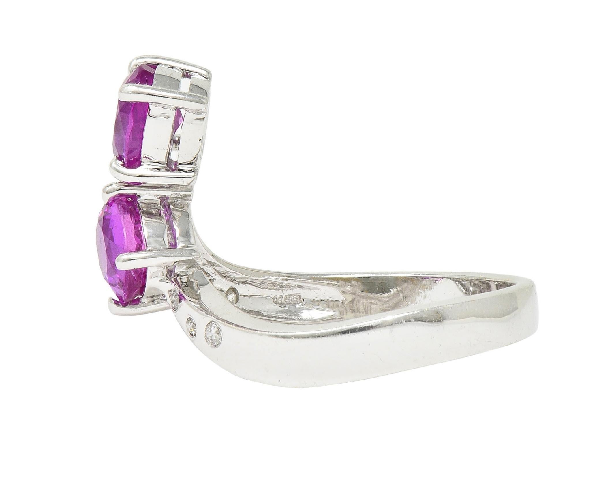 Anillo Bypass Contemporáneo de Oro de 18 K con Diamante Zafiro Rosa de Madagascar de 1,85 quilates GIA en venta 1