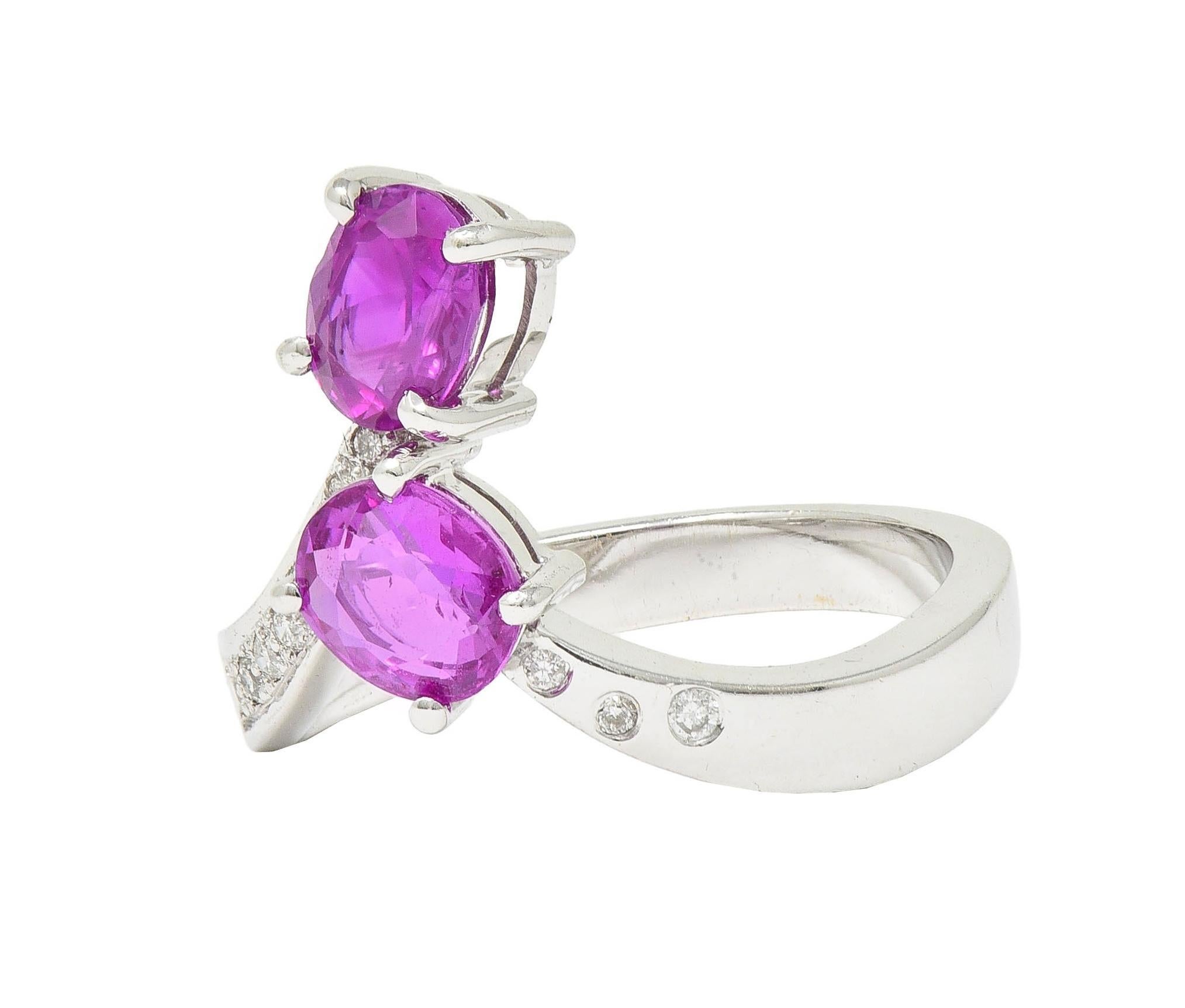 Anillo Bypass Contemporáneo de Oro de 18 K con Diamante Zafiro Rosa de Madagascar de 1,85 quilates GIA en venta 2