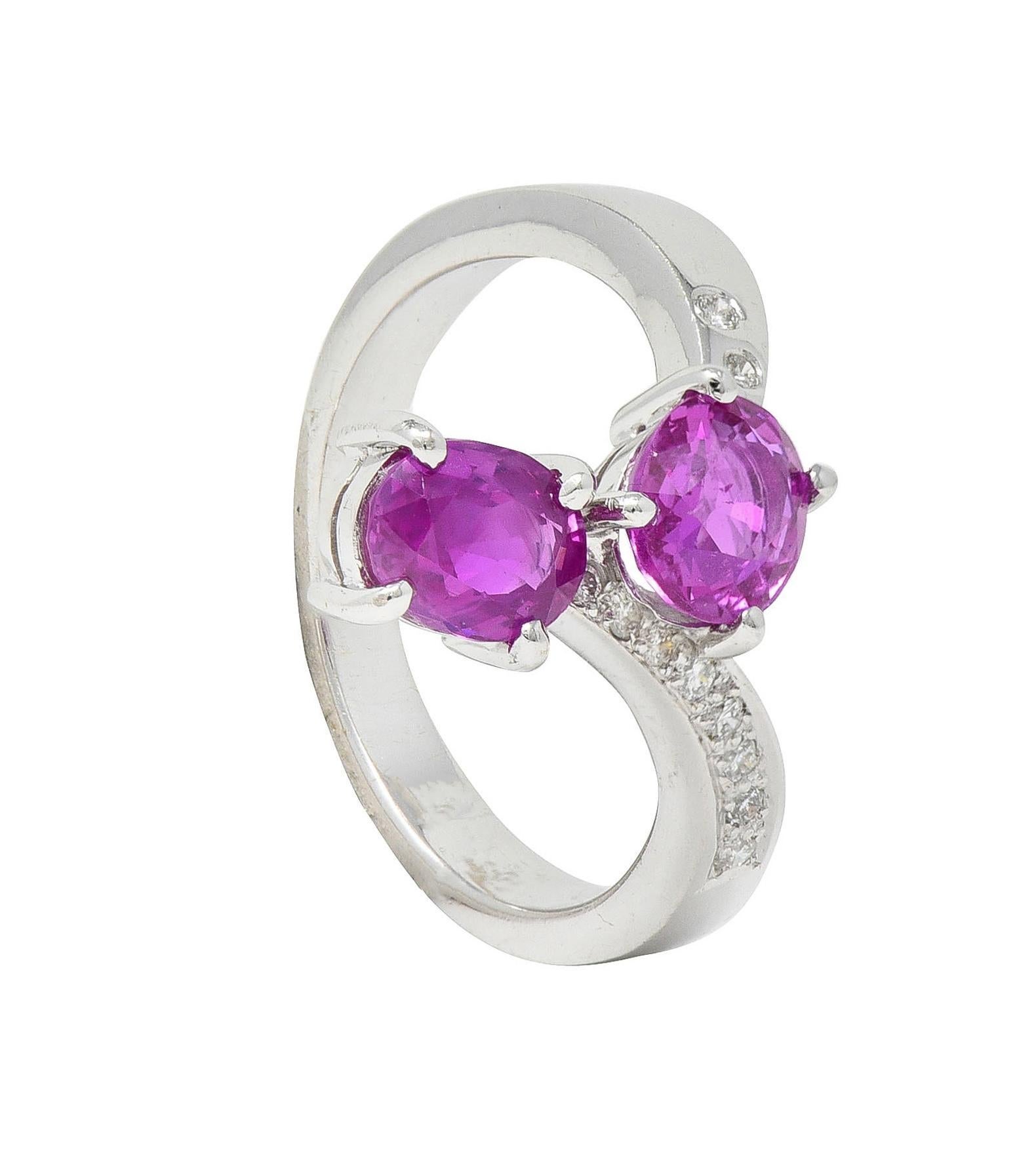 Anillo Bypass Contemporáneo de Oro de 18 K con Diamante Zafiro Rosa de Madagascar de 1,85 quilates GIA en venta 3