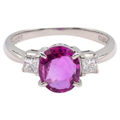 Contemporary 1.86 Carat Oval Pink Diamond Sapphire Platinum Three Stone Ring (bague à trois pierres en platine)