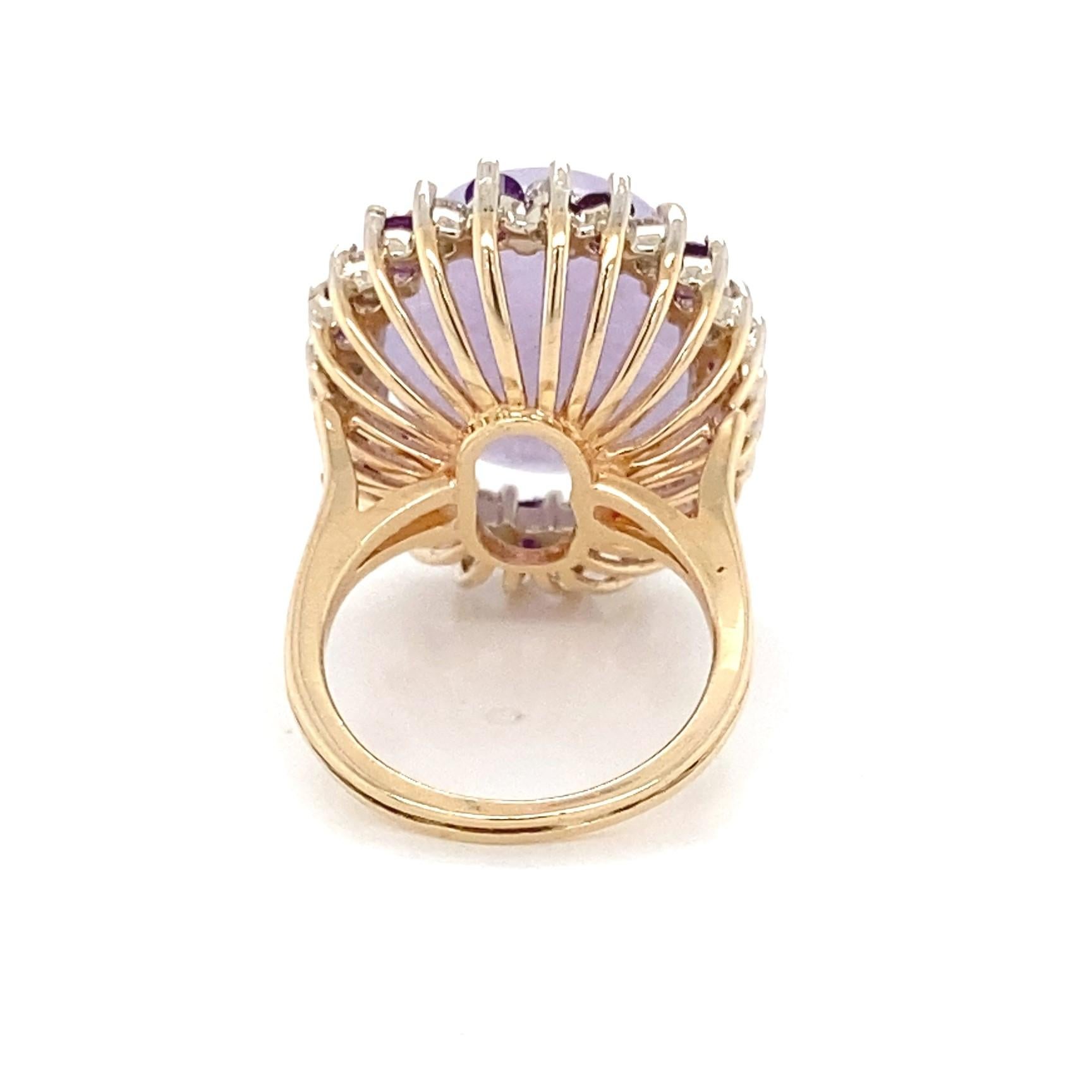 Contemporary 18.80 Carat Natural Lavender Jade Cabochon Yellow Gold Fashion Ring In Good Condition In Towson, MD