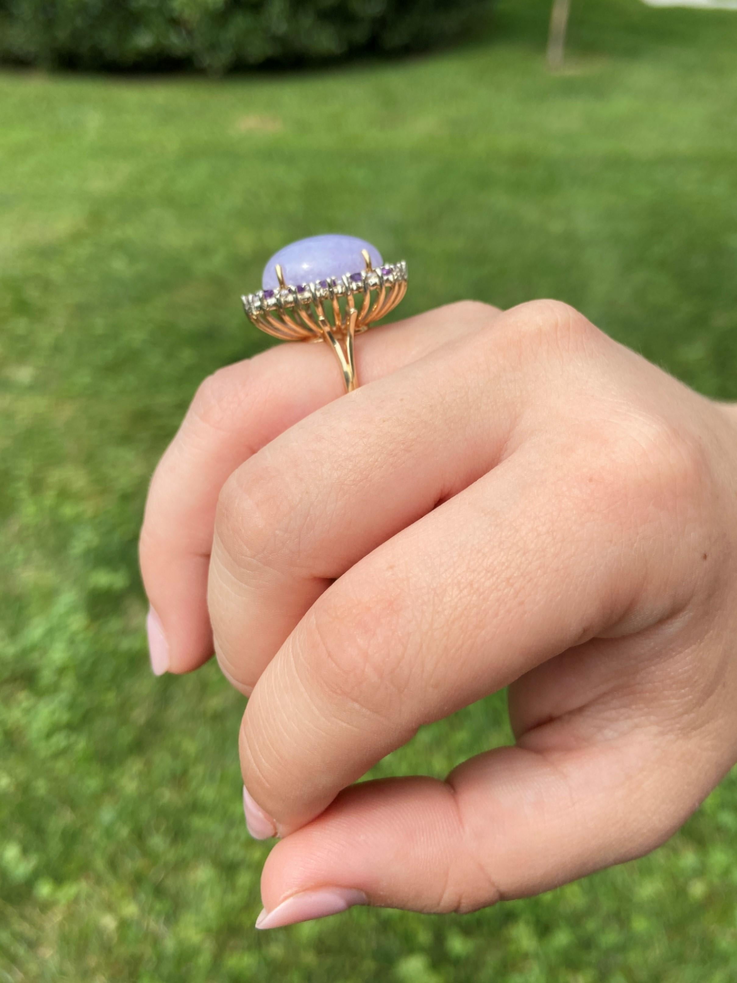 Contemporary 18.80 Carat Natural Lavender Jade Cabochon Yellow Gold Fashion Ring 4