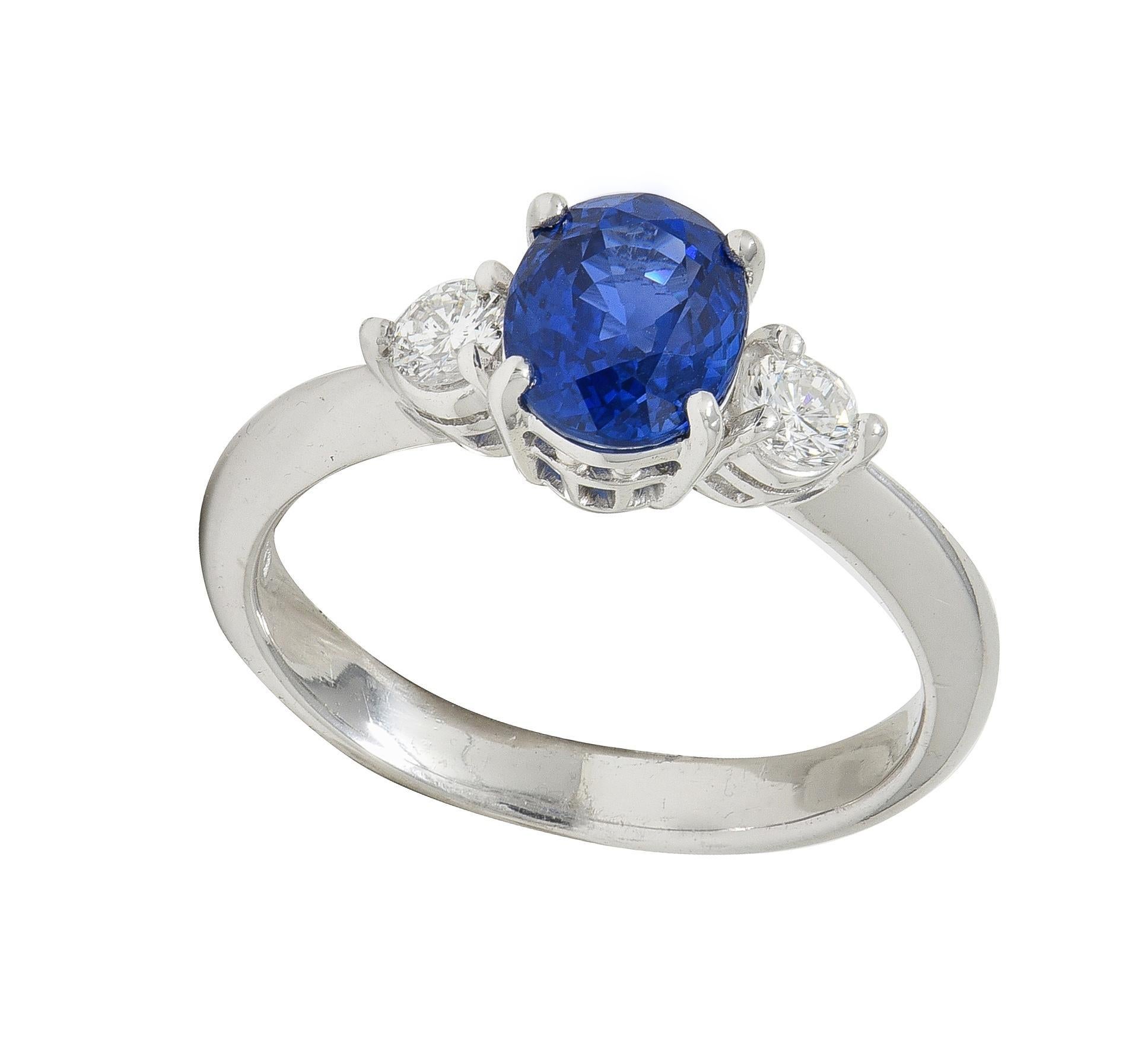 Contemporary 1.89 CTW Sapphire Diamond Platinum Three Stone Ring in vendita 3