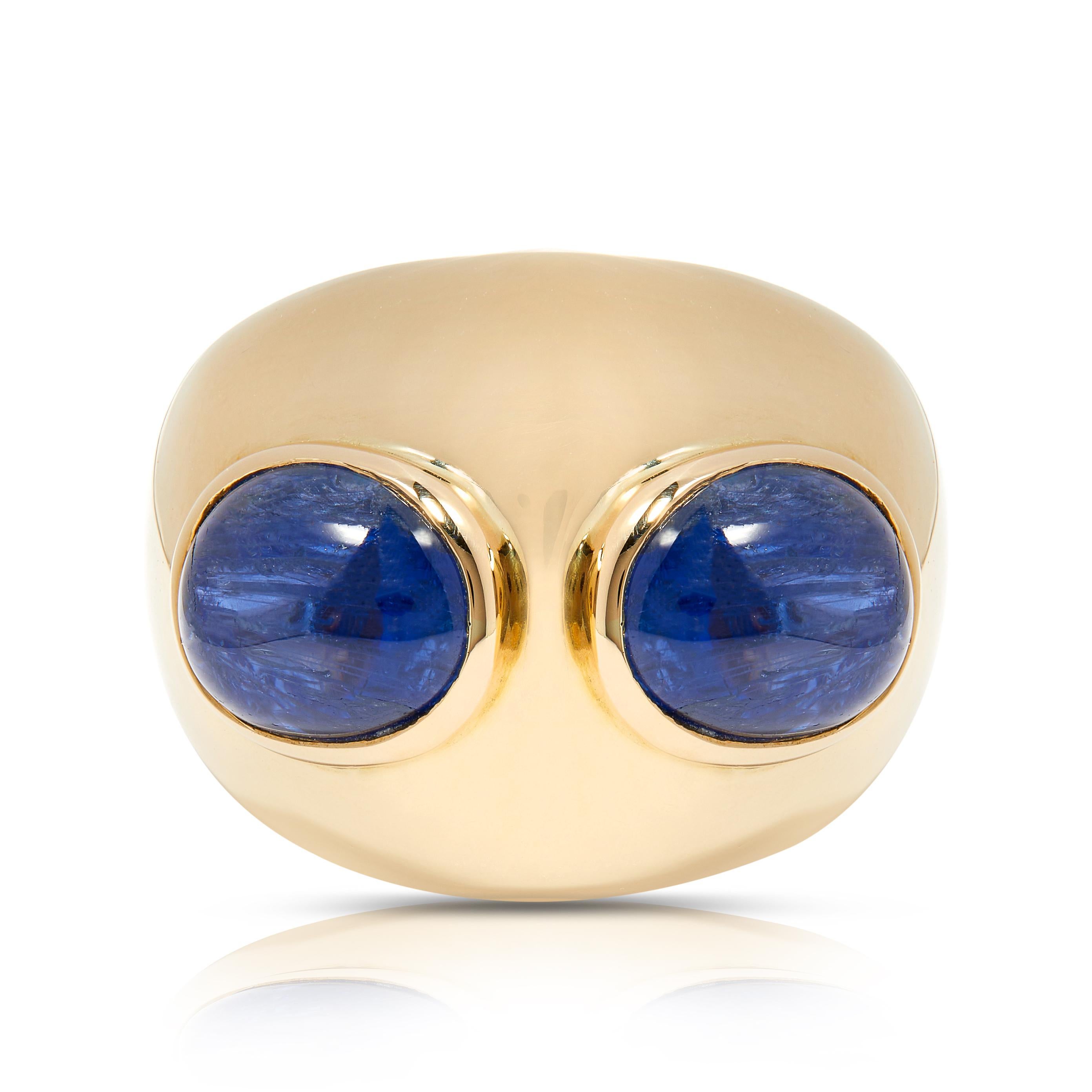 Contemporary 18 Carat Gold Cocktail Ring with Blue Sapphire Cabochons In Excellent Condition For Sale In Dubai, DU