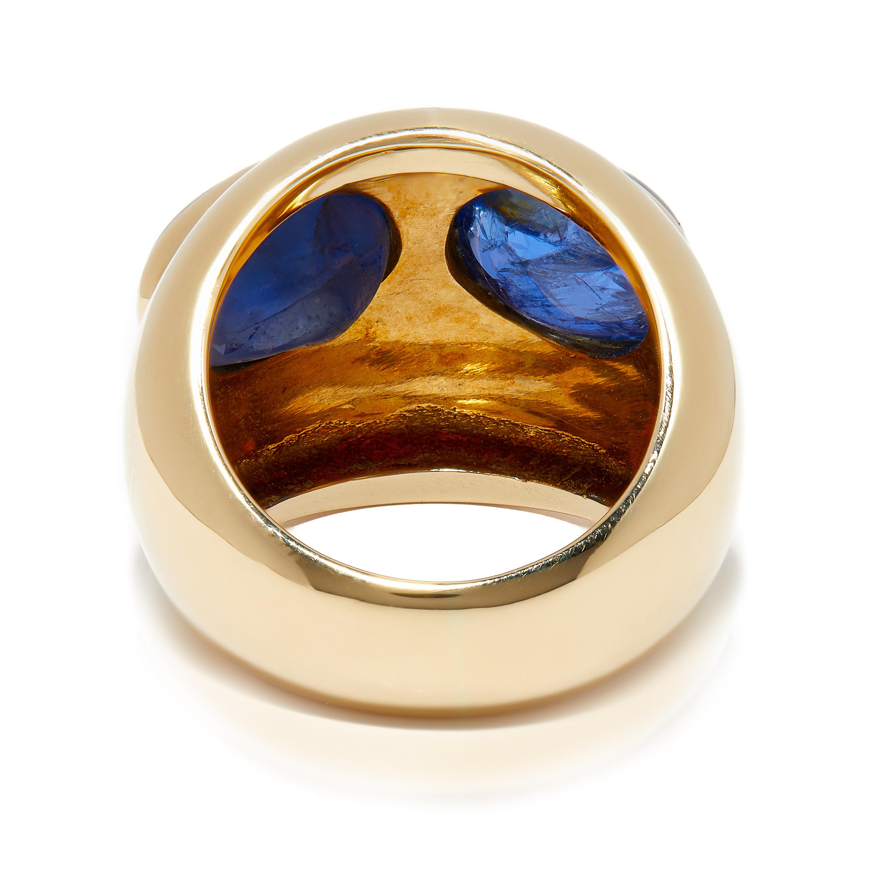 Women's Contemporary 18 Carat Gold Cocktail Ring with Blue Sapphire Cabochons For Sale