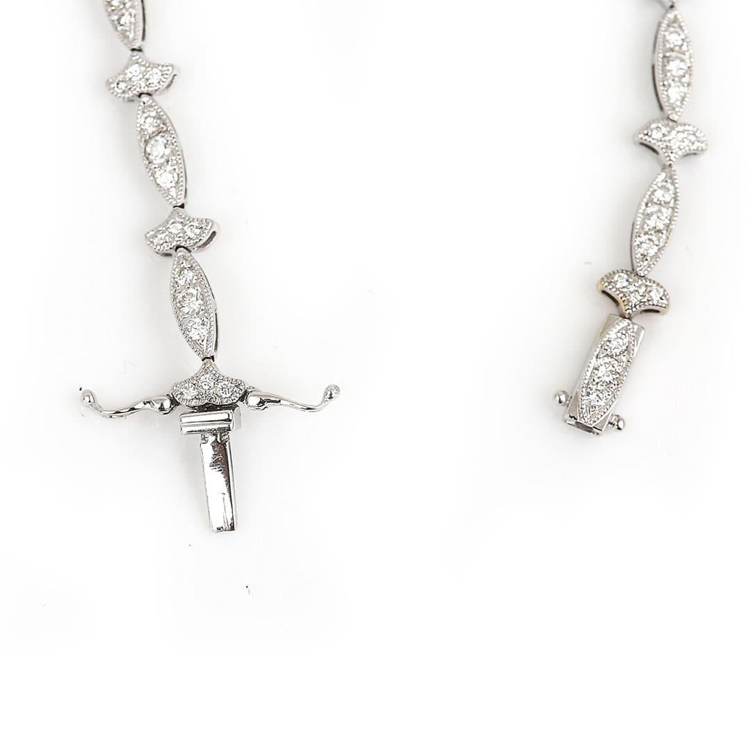 Contemporary 18ct White Gold 1.25ct Diamond Fleur De Lis Style Bracelet For Sale 3