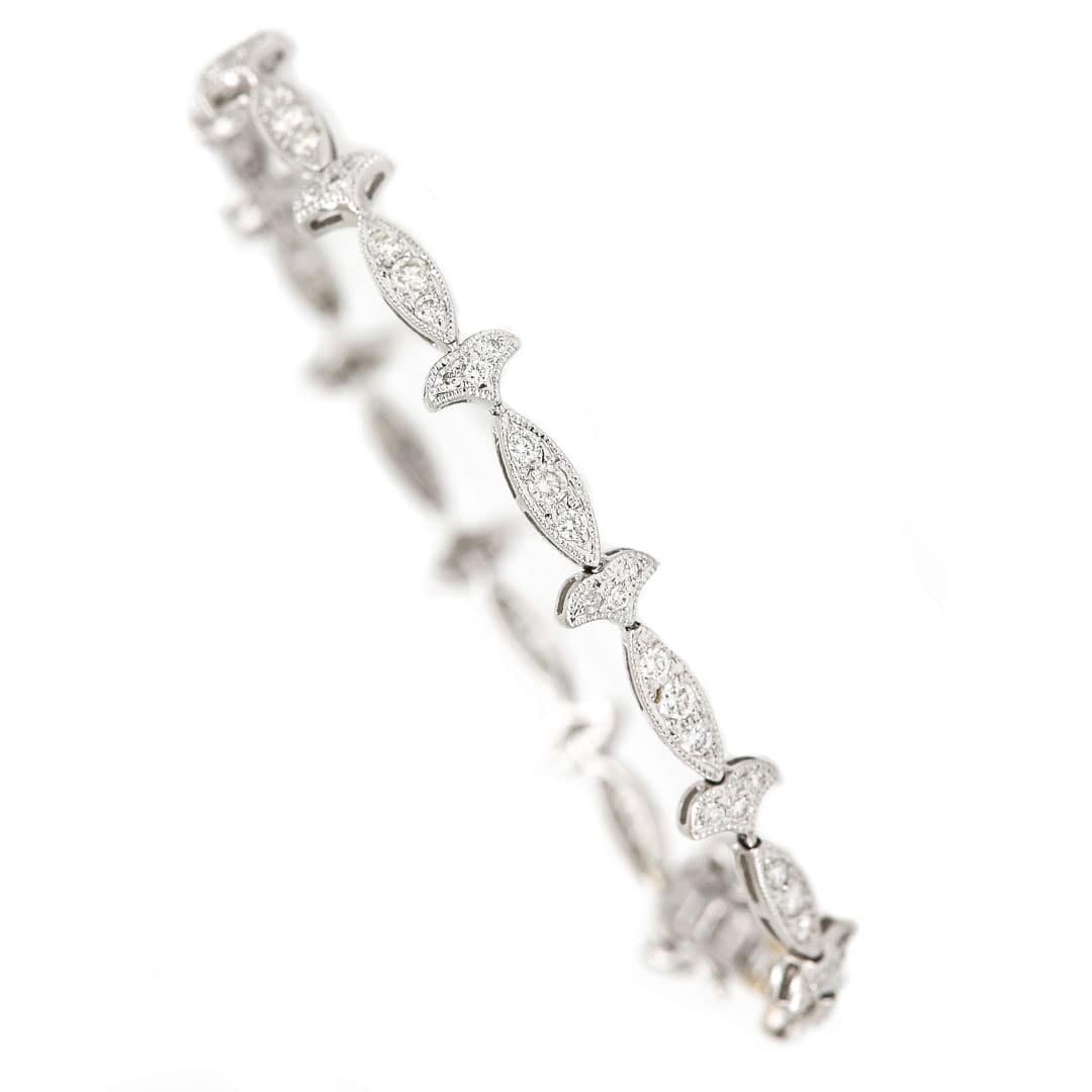Contemporary 18ct White Gold 1.25ct Diamond Fleur De Lis Style Bracelet For Sale