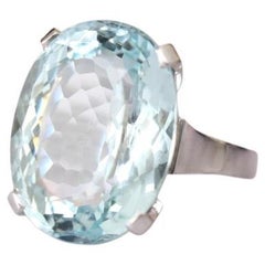 Contemporary 18ct White Gold And Aquamarine Ring - 16cts