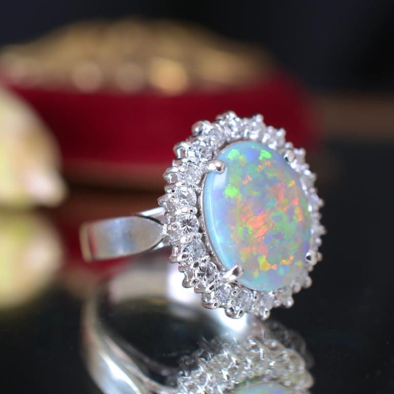Contemporary 18ct White Gold Solid Dark Opal And Diamond Ring In Excellent Condition For Sale In NEW TOWN, AU
