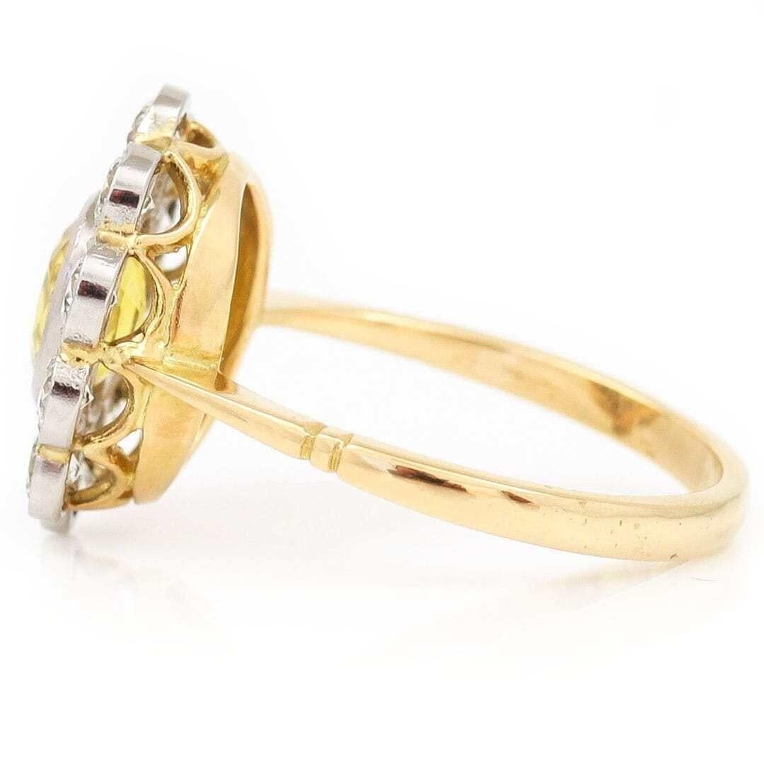 Contemporary 18ct Yellow Sapphire and Diamond Cluster Ring In Good Condition In Lancashire, Oldham