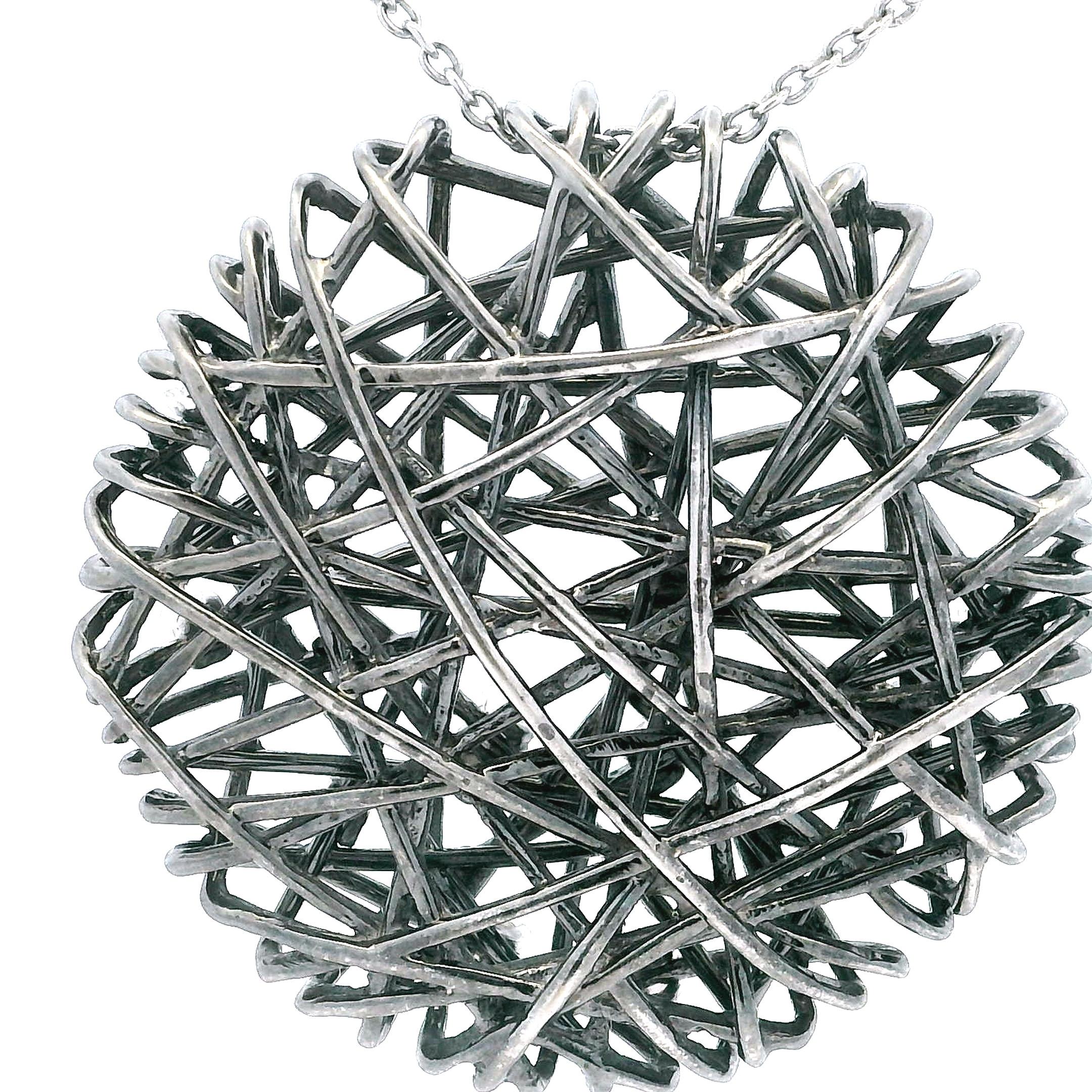 Collier contemporain avec pendentif toile en or noir rhodié 18K et diamants Excellent état - En vente à Miami, FL