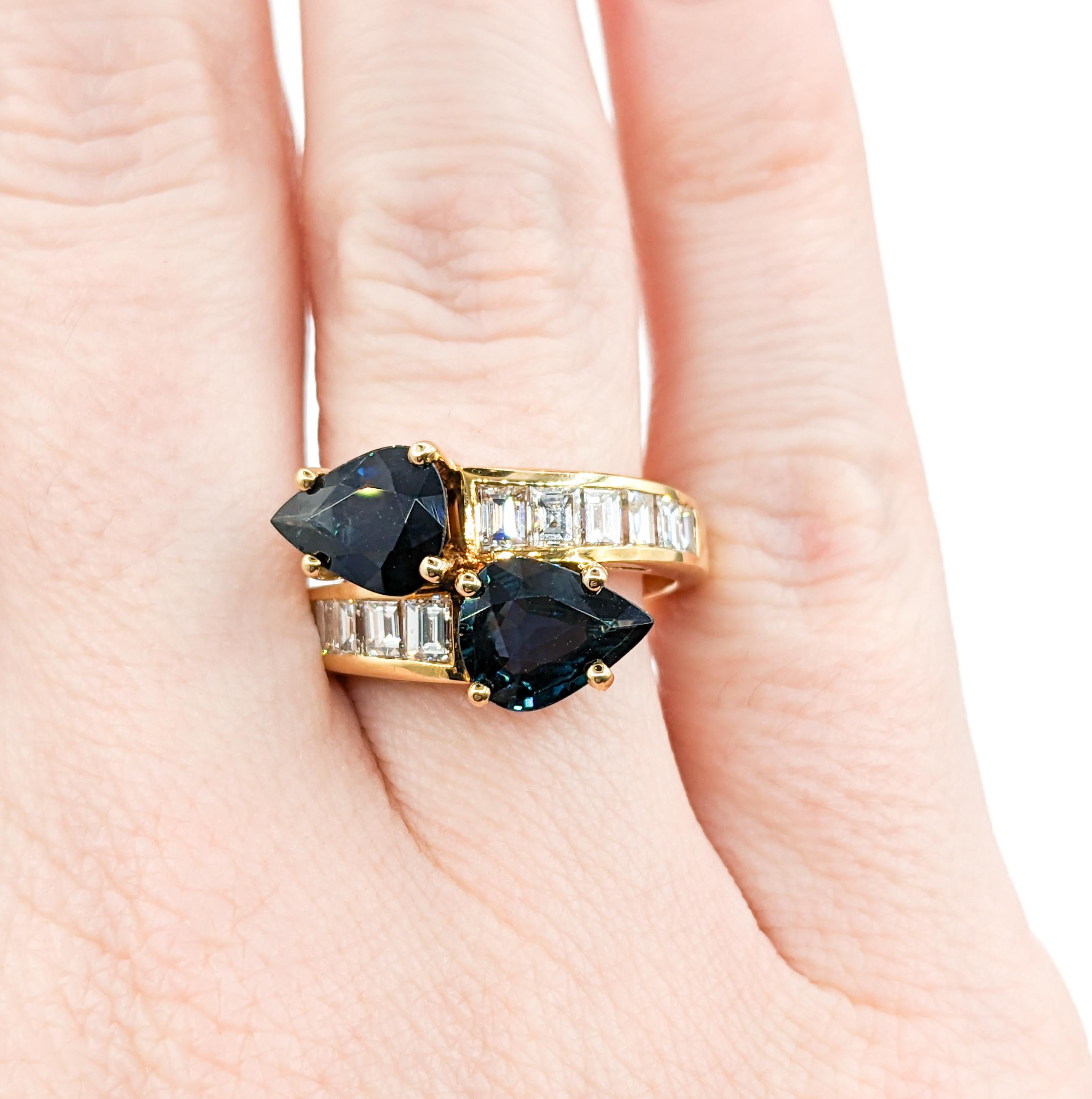 Im Angebot: Zeitgenössischer 18k Blauer Saphir & Diamant Bypass Ring () 4