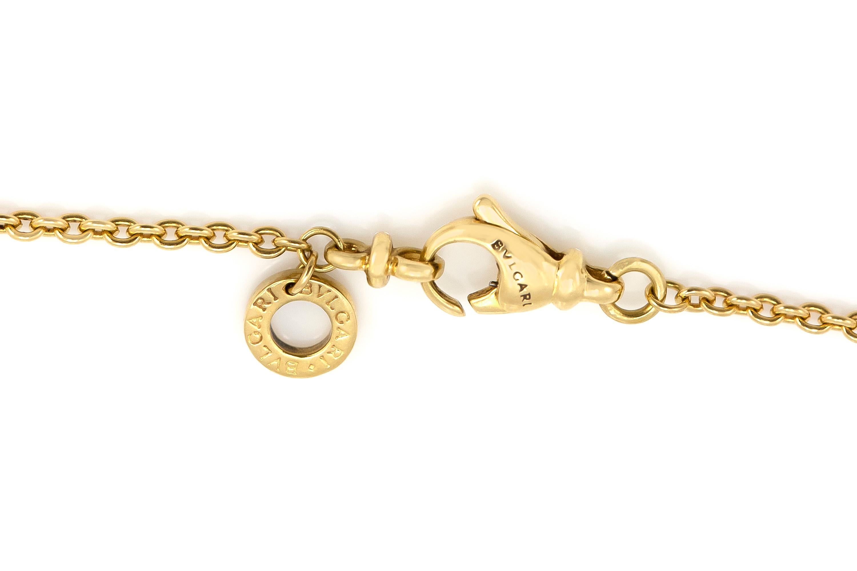 The necklace is finel ycrafted in 18k yellow gold with diamonds pendant.
SIgned by Bvlgari.