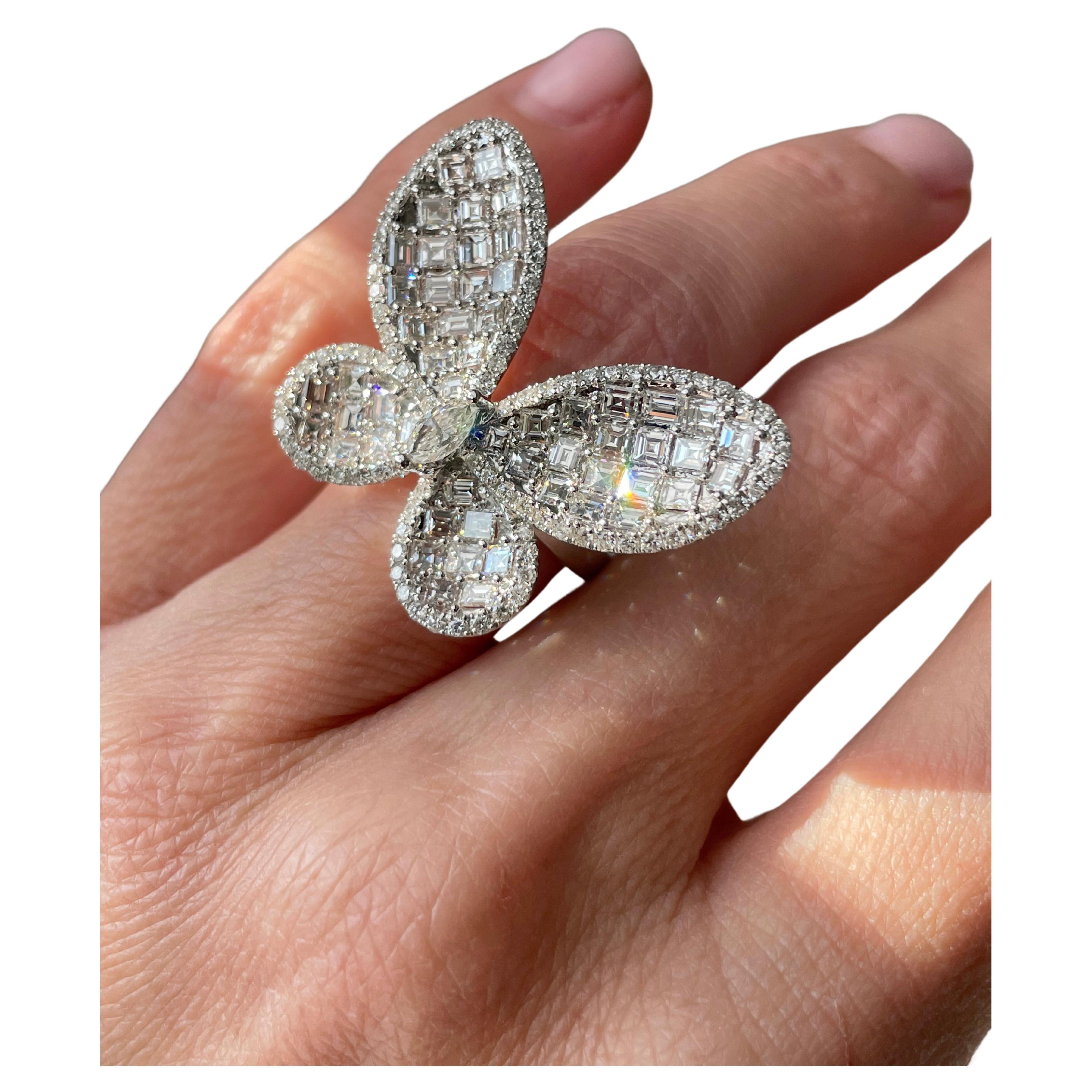 Contemporary 18k Diamond Butterfly Ring, 4.20 Total Carats For Sale at