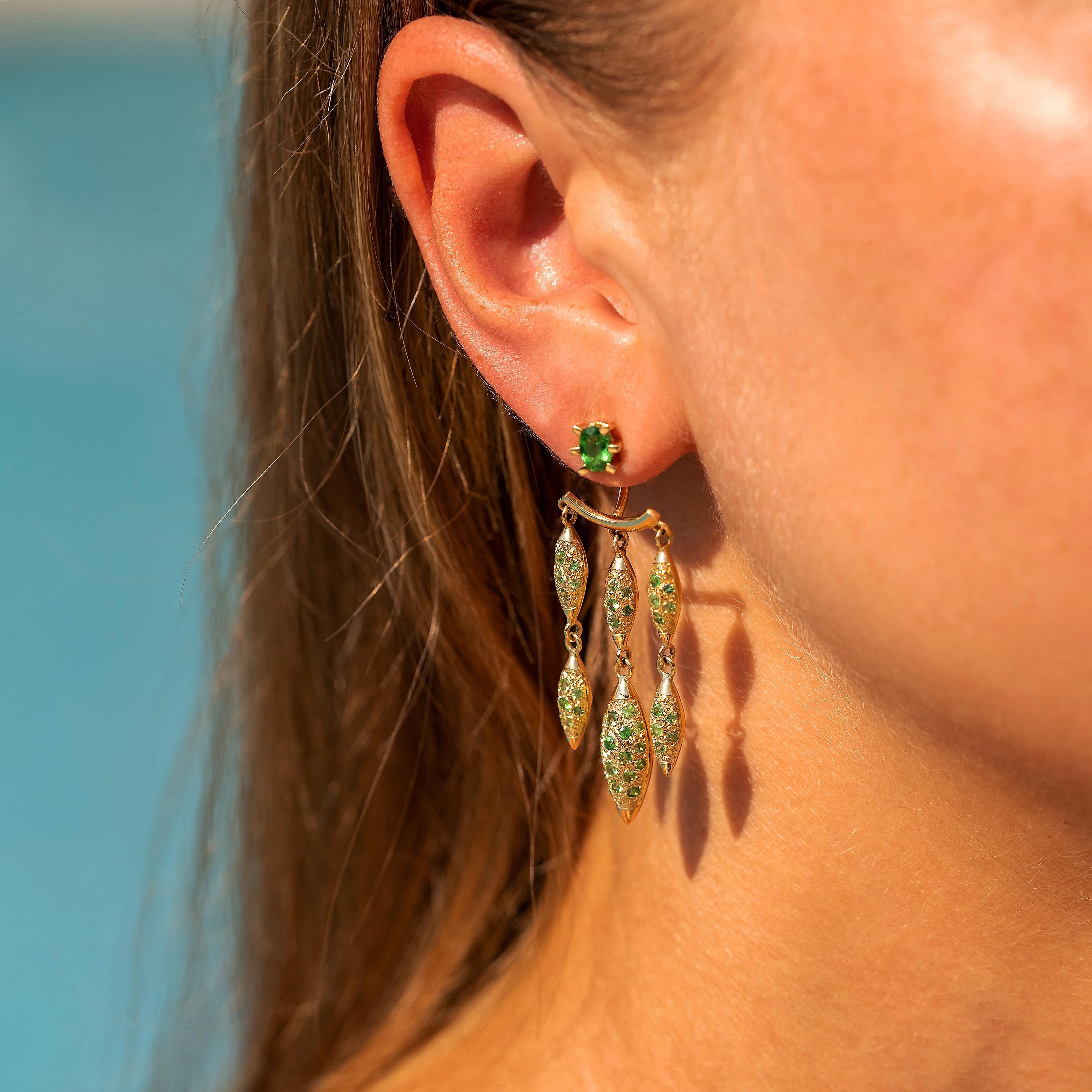 Taille ronde Contemporary 18K Gold & Green Tsavorite Garnet Chandelier Earrings /Ear Jackets en vente
