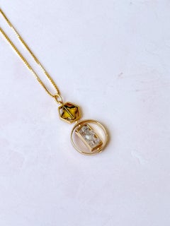 Collar contemporáneo con colgante de plata chapada en oro de 18 quilates con una piedra Herkimer